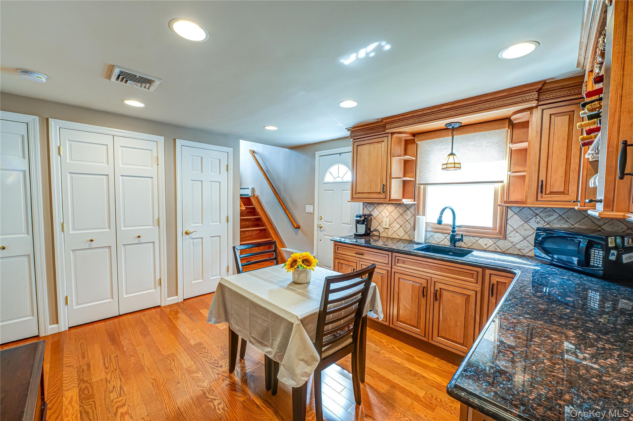 35 Roosevelt Avenue, Malverne, NY 11565