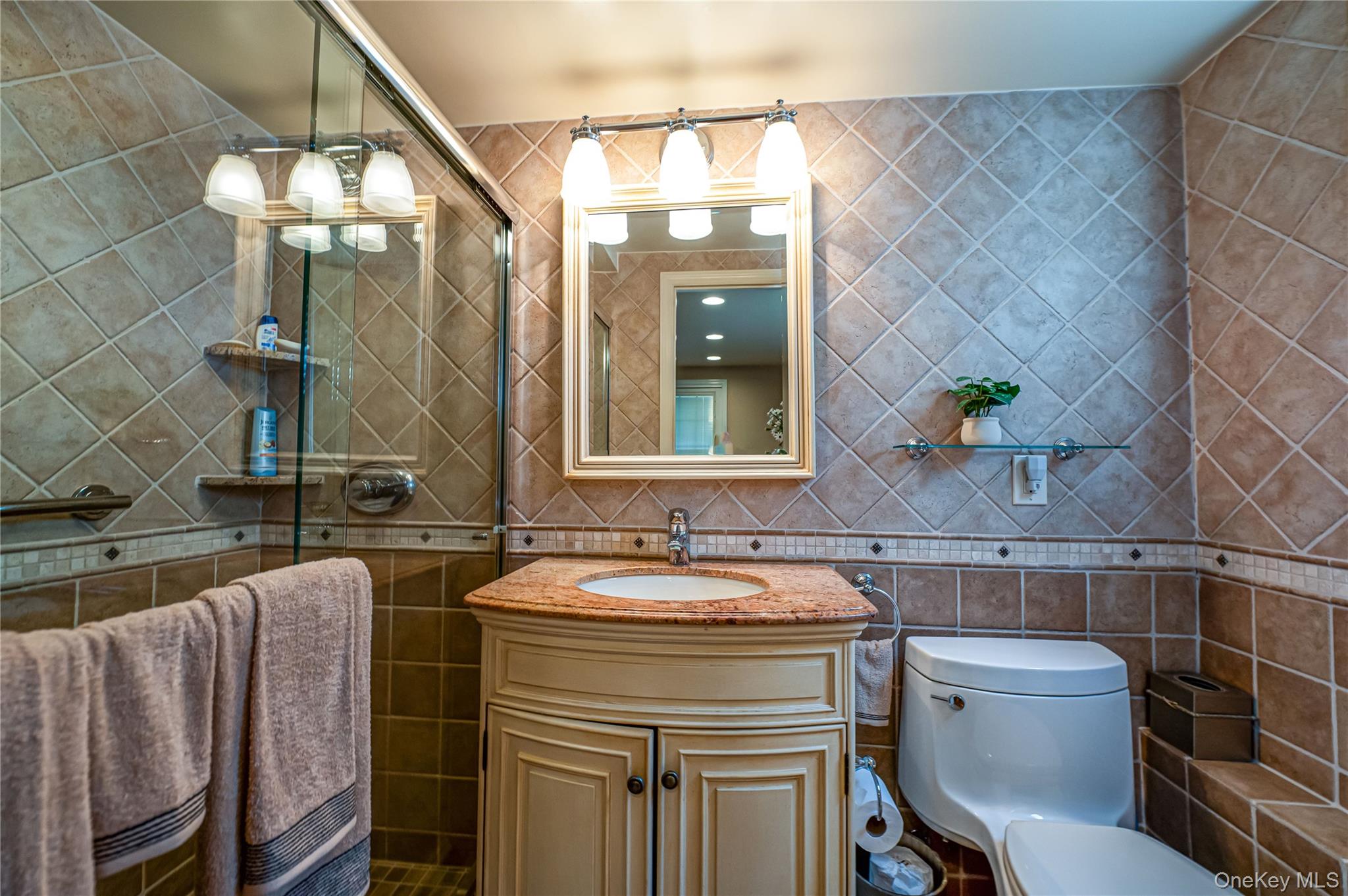 35 Roosevelt Avenue, Malverne, NY 11565