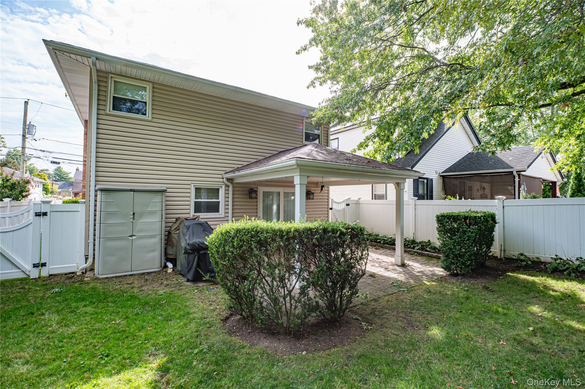 35 Roosevelt Avenue, Malverne, NY 11565