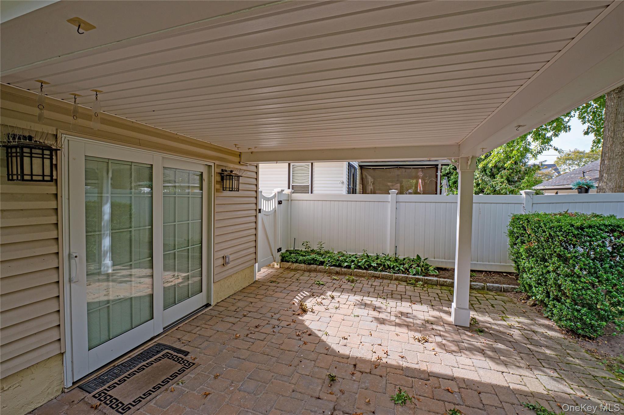 35 Roosevelt Avenue, Malverne, NY 11565