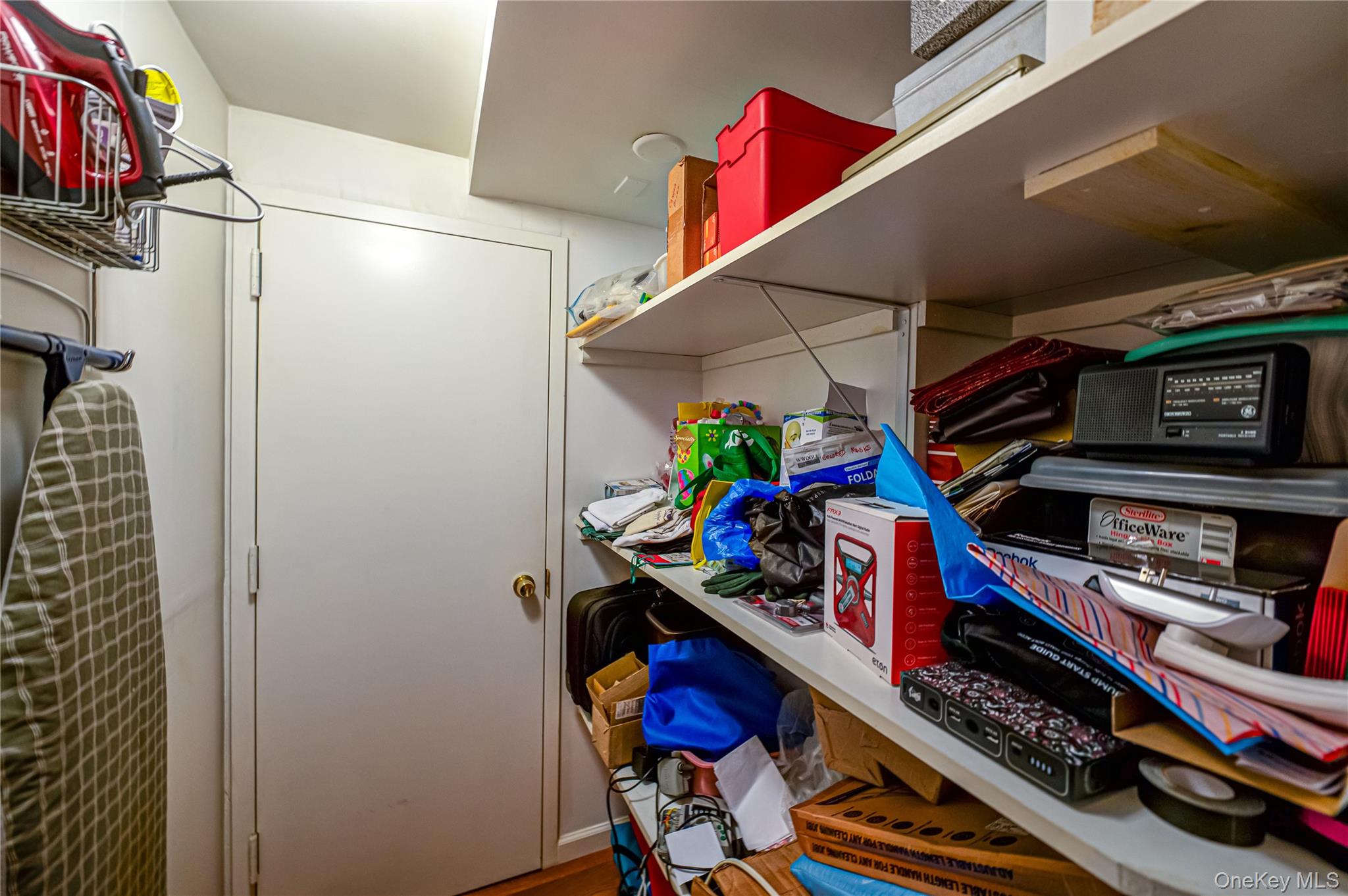 35 Roosevelt Avenue, Malverne, NY 11565