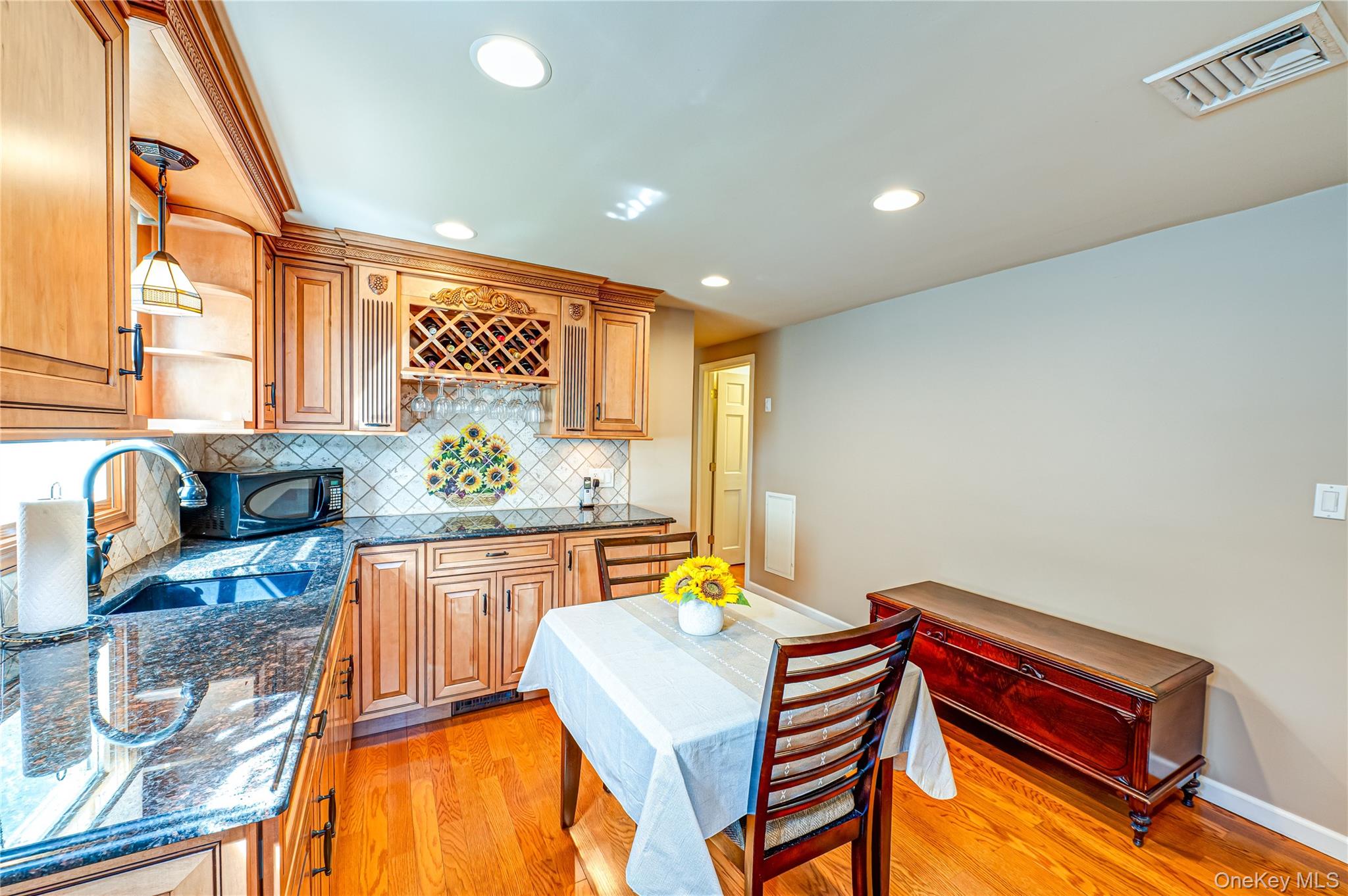 35 Roosevelt Avenue, Malverne, NY 11565