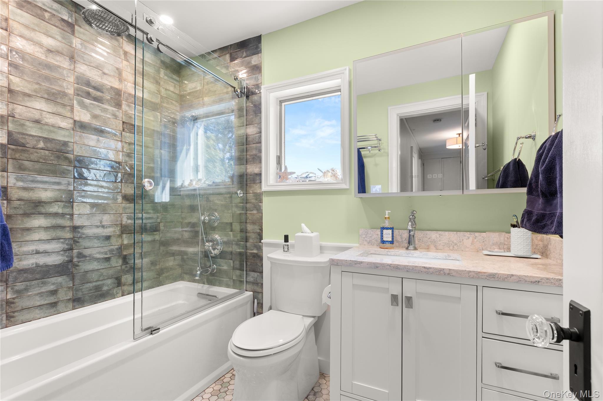 28 S Montgomery Avenue, Bay Shore, NY 11706