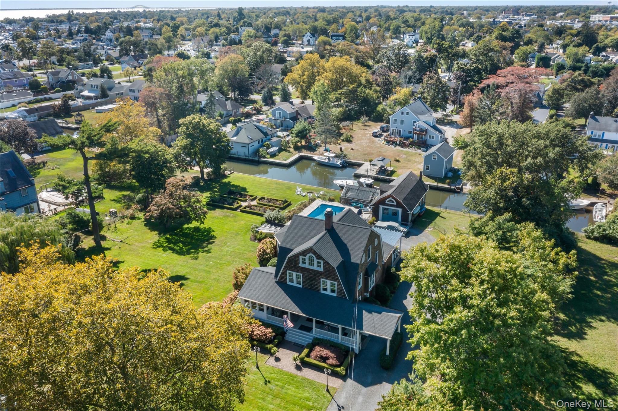 28 S Montgomery Avenue, Bay Shore, NY 11706