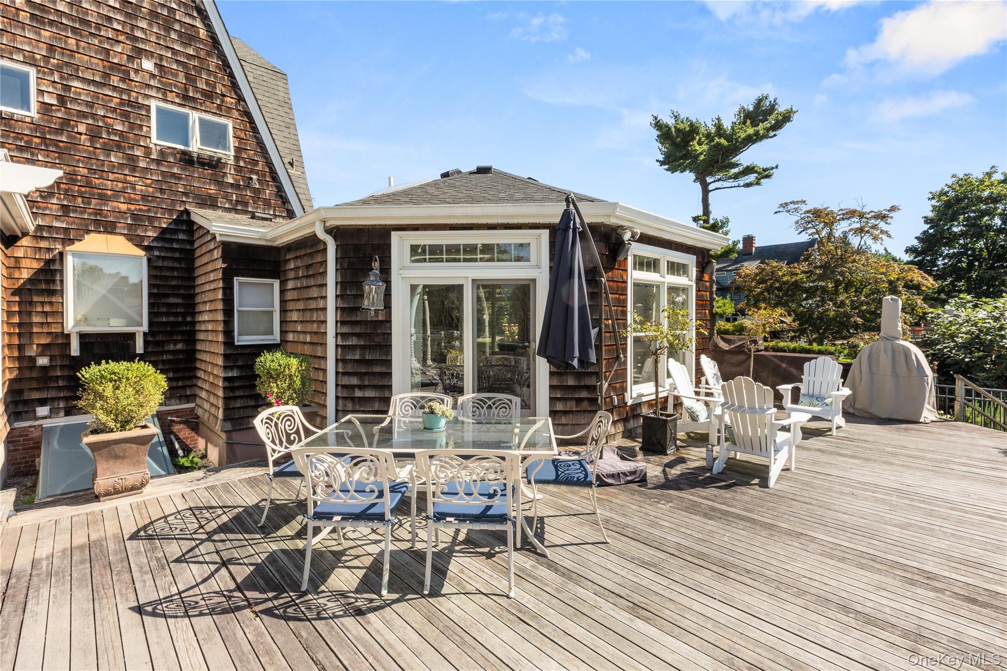 28 S Montgomery Avenue, Bay Shore, NY 11706