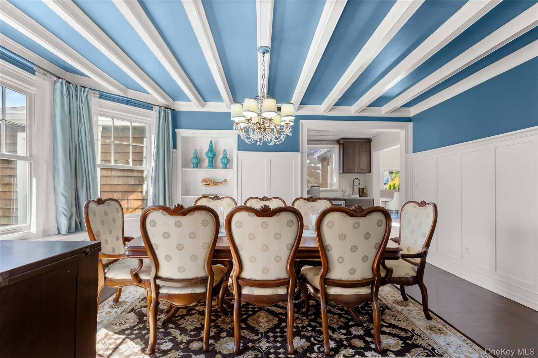 28 S Montgomery Avenue, Bay Shore, NY 11706