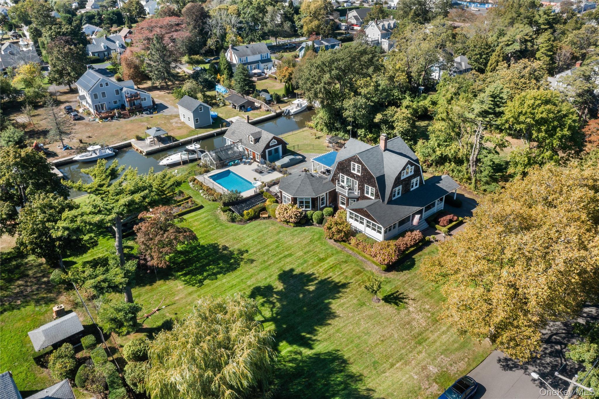 28 S Montgomery Avenue, Bay Shore, NY 11706