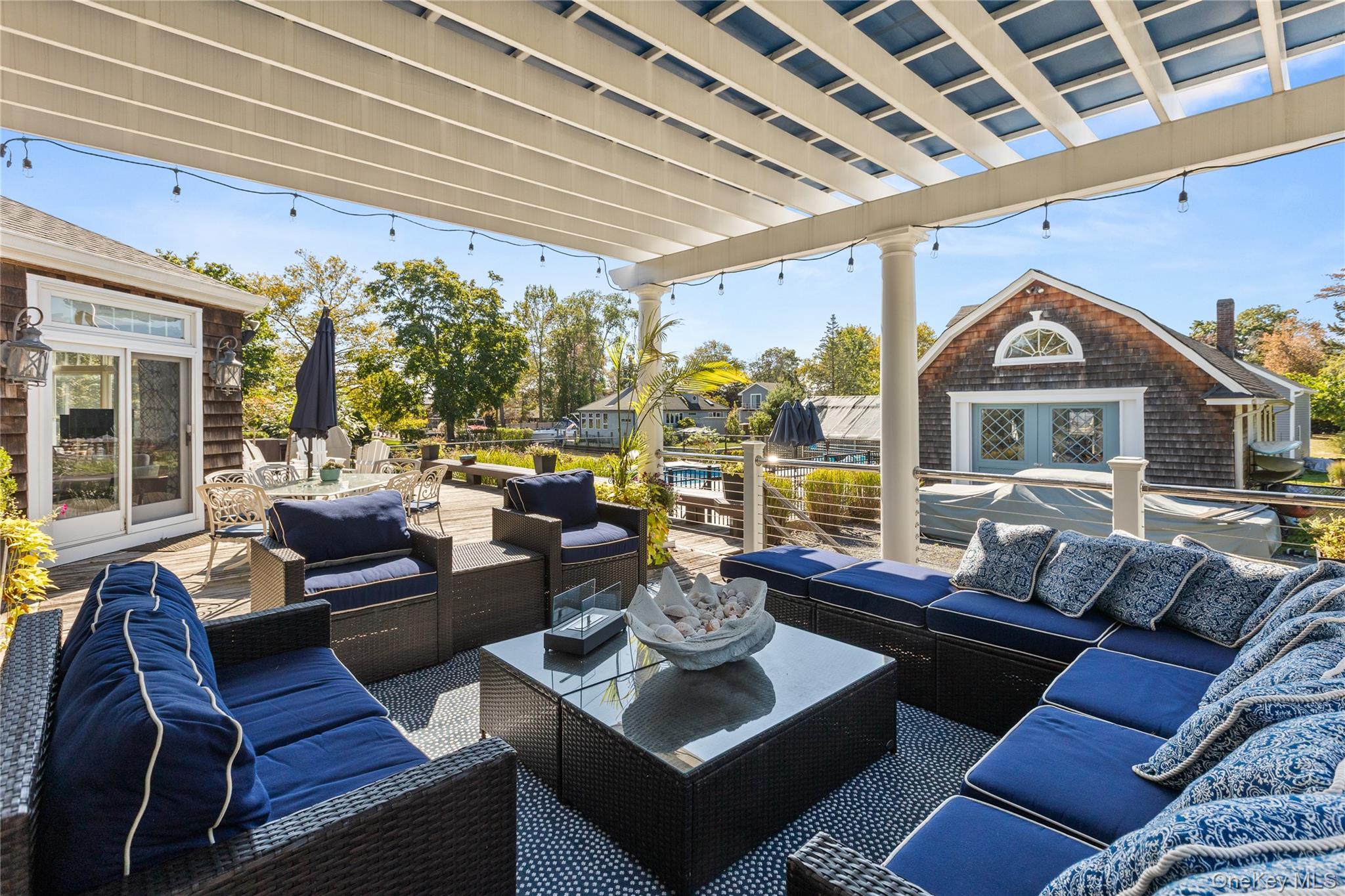 28 S Montgomery Avenue, Bay Shore, NY 11706