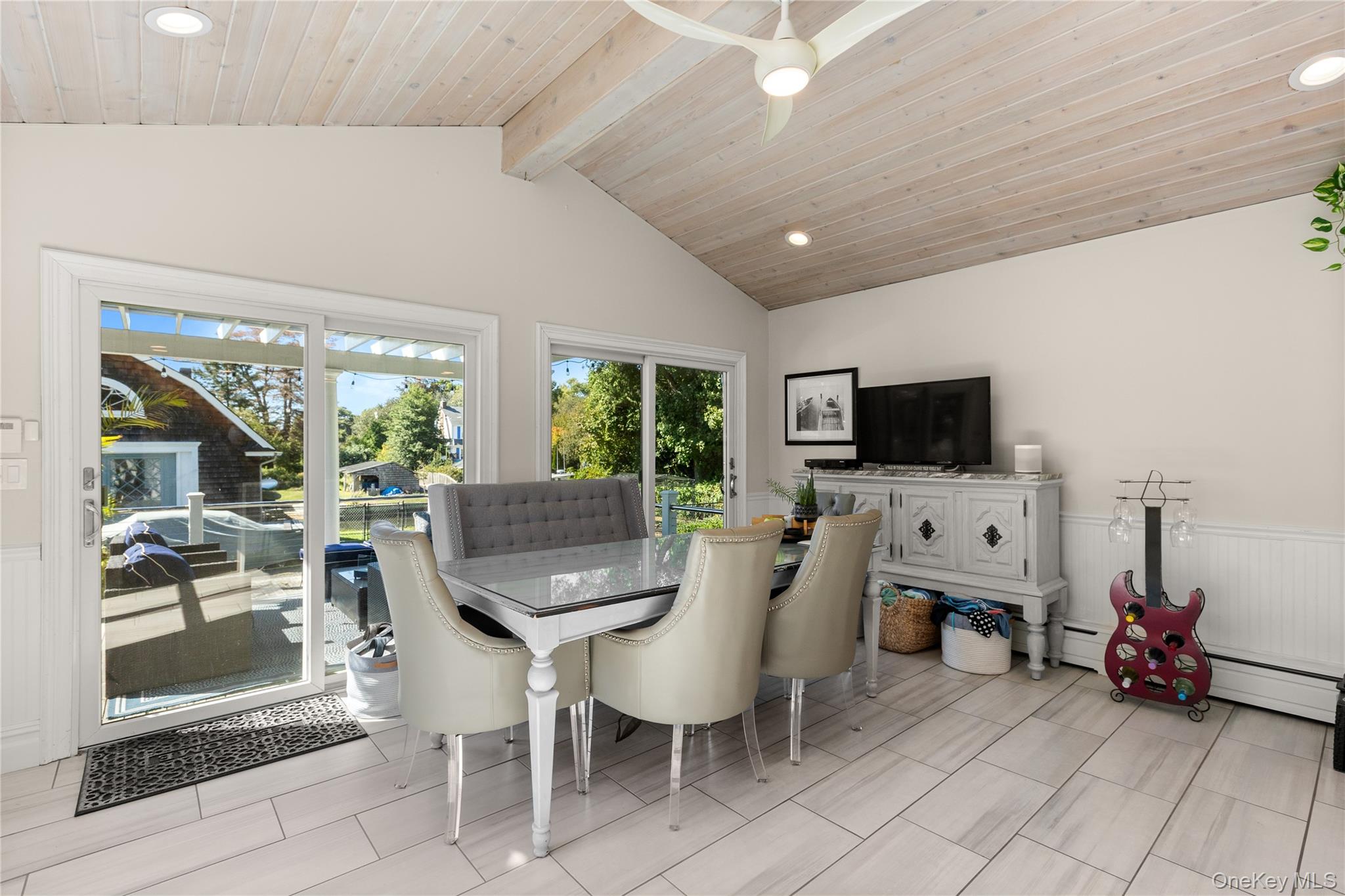 28 S Montgomery Avenue, Bay Shore, NY 11706