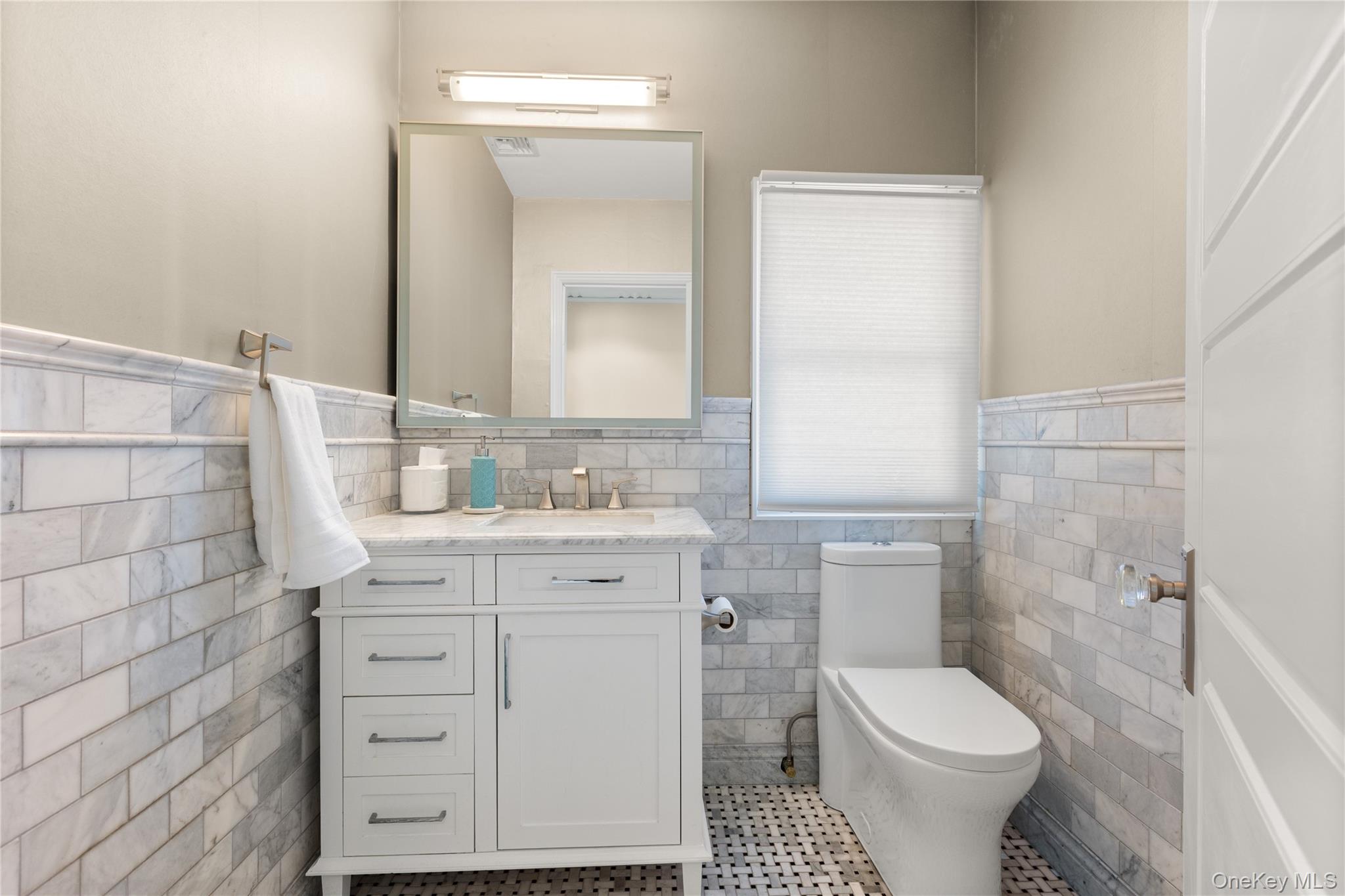 28 S Montgomery Avenue, Bay Shore, NY 11706