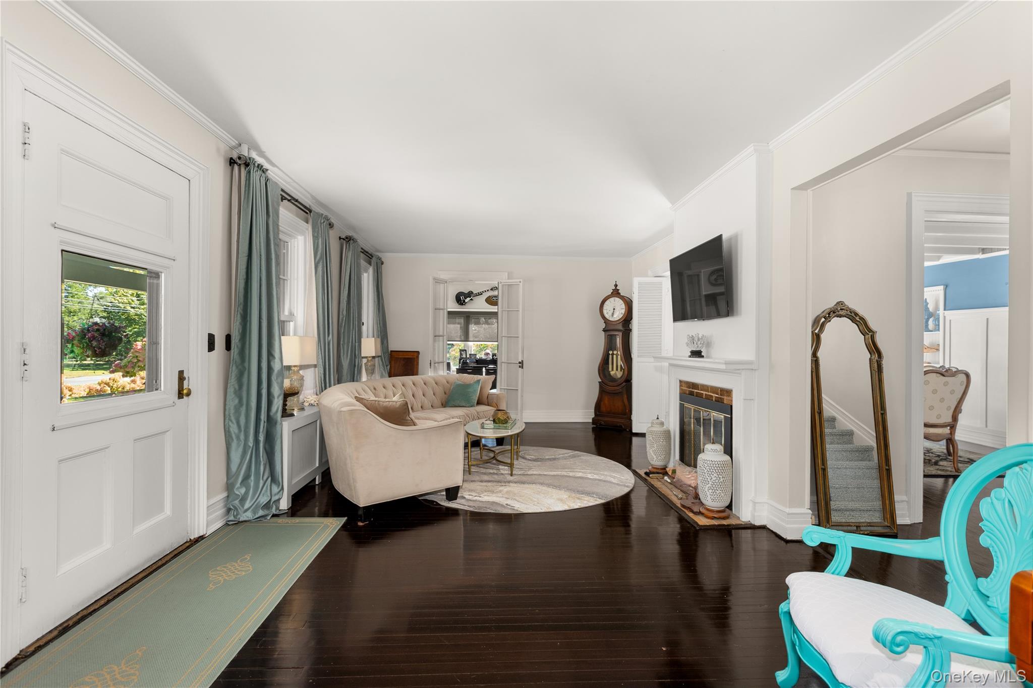 28 S Montgomery Avenue, Bay Shore, NY 11706