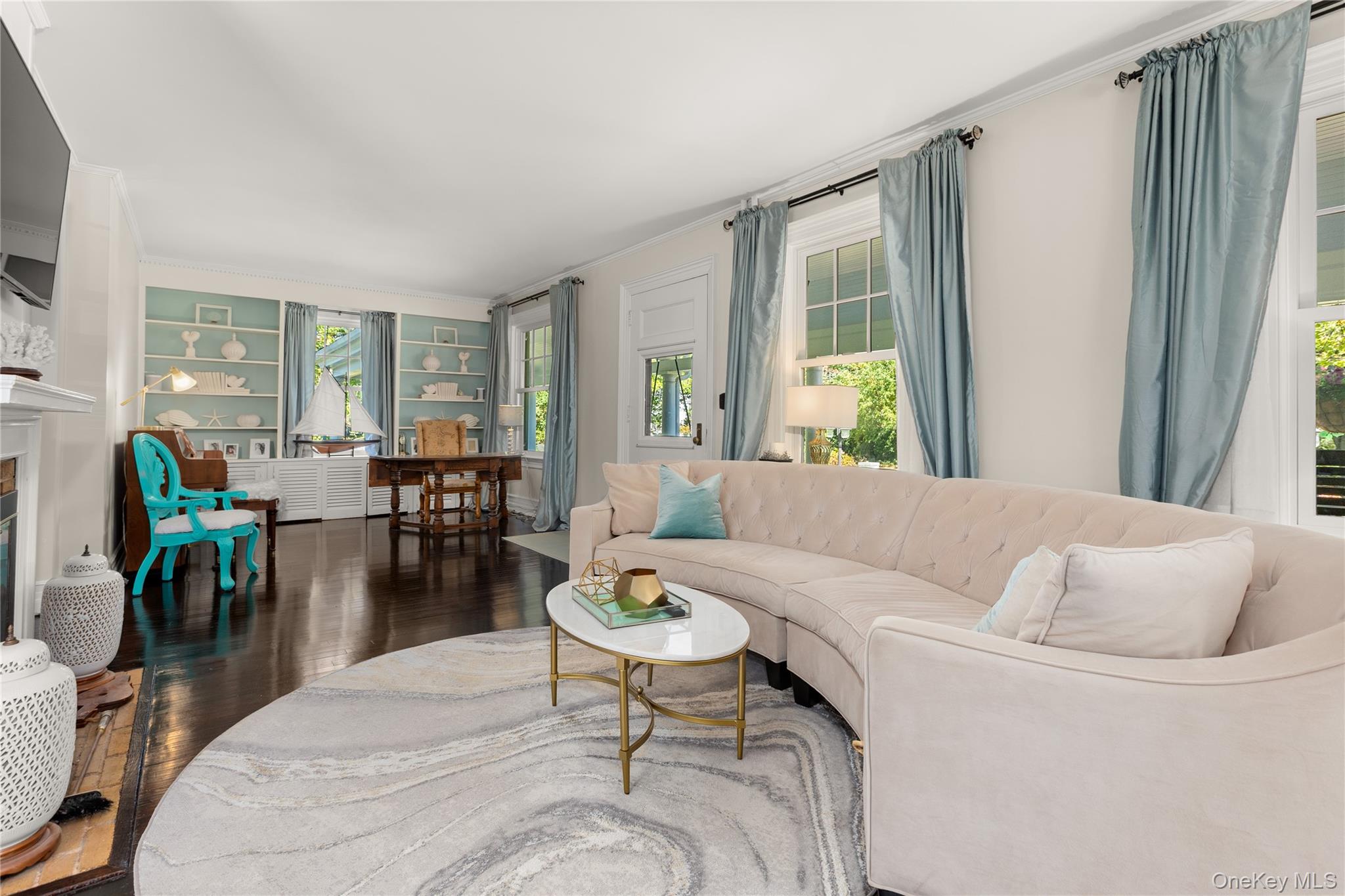 28 S Montgomery Avenue, Bay Shore, NY 11706