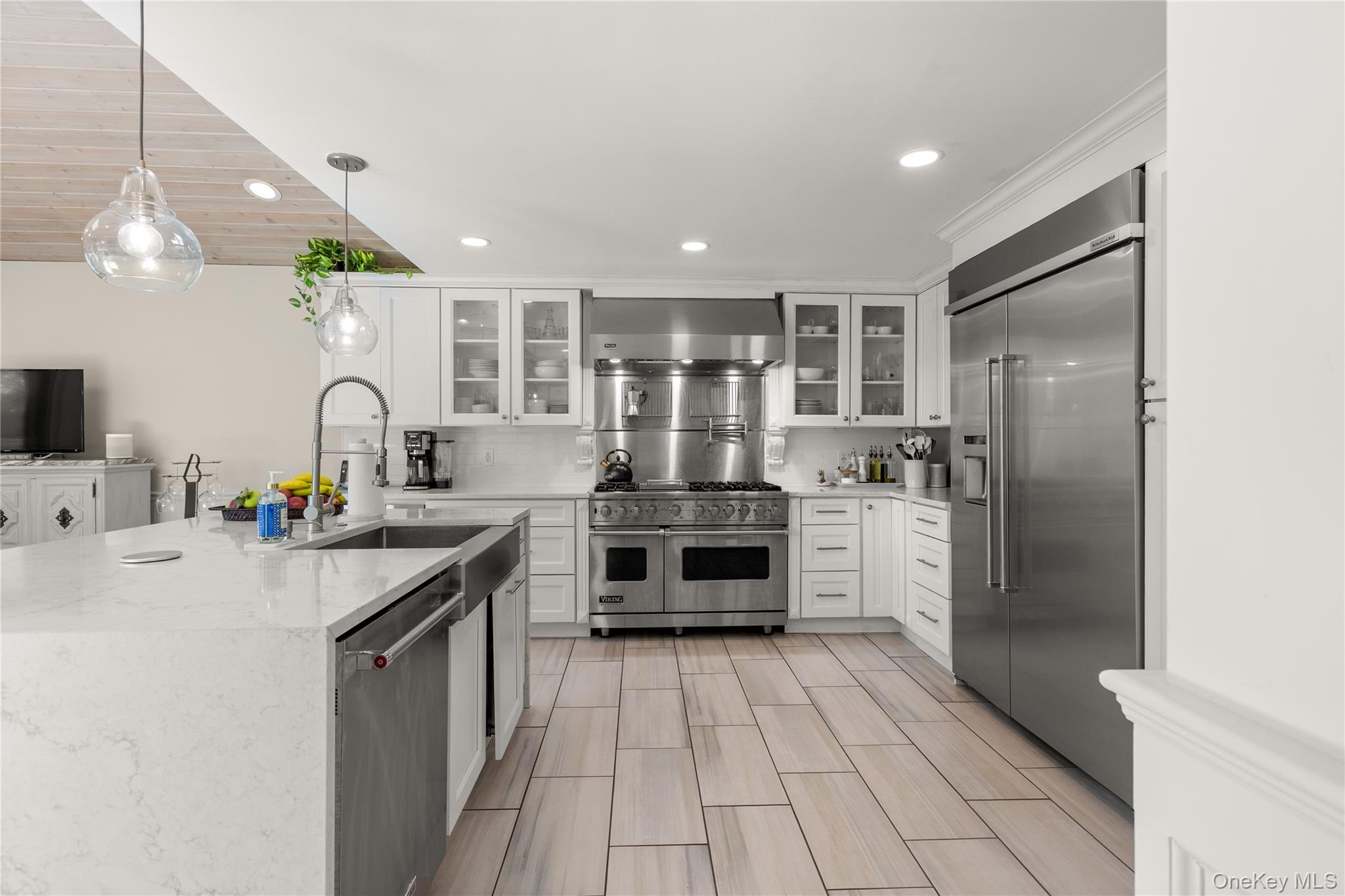 28 S Montgomery Avenue, Bay Shore, NY 11706