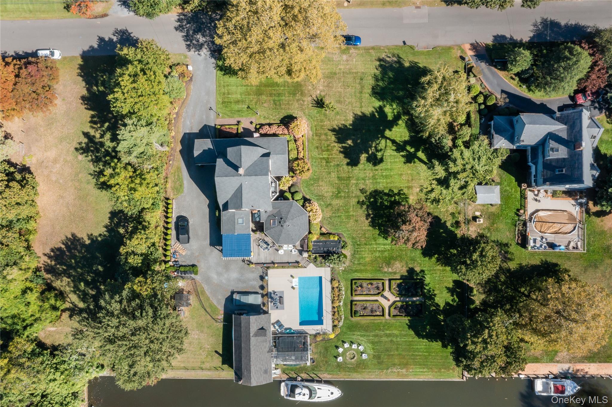 28 S Montgomery Avenue, Bay Shore, NY 11706