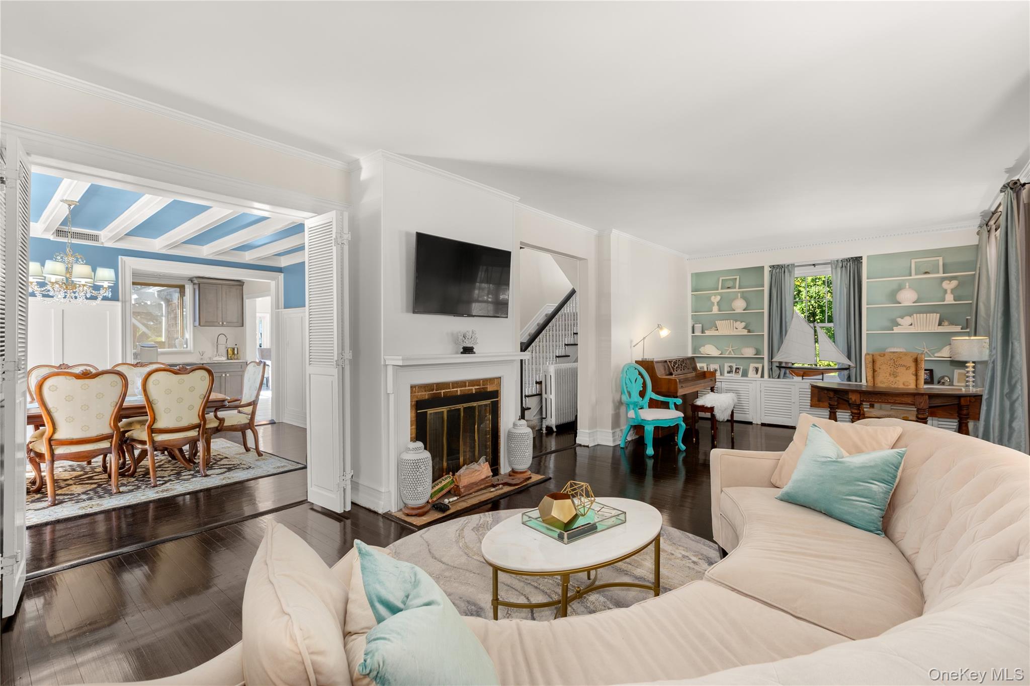 28 S Montgomery Avenue, Bay Shore, NY 11706