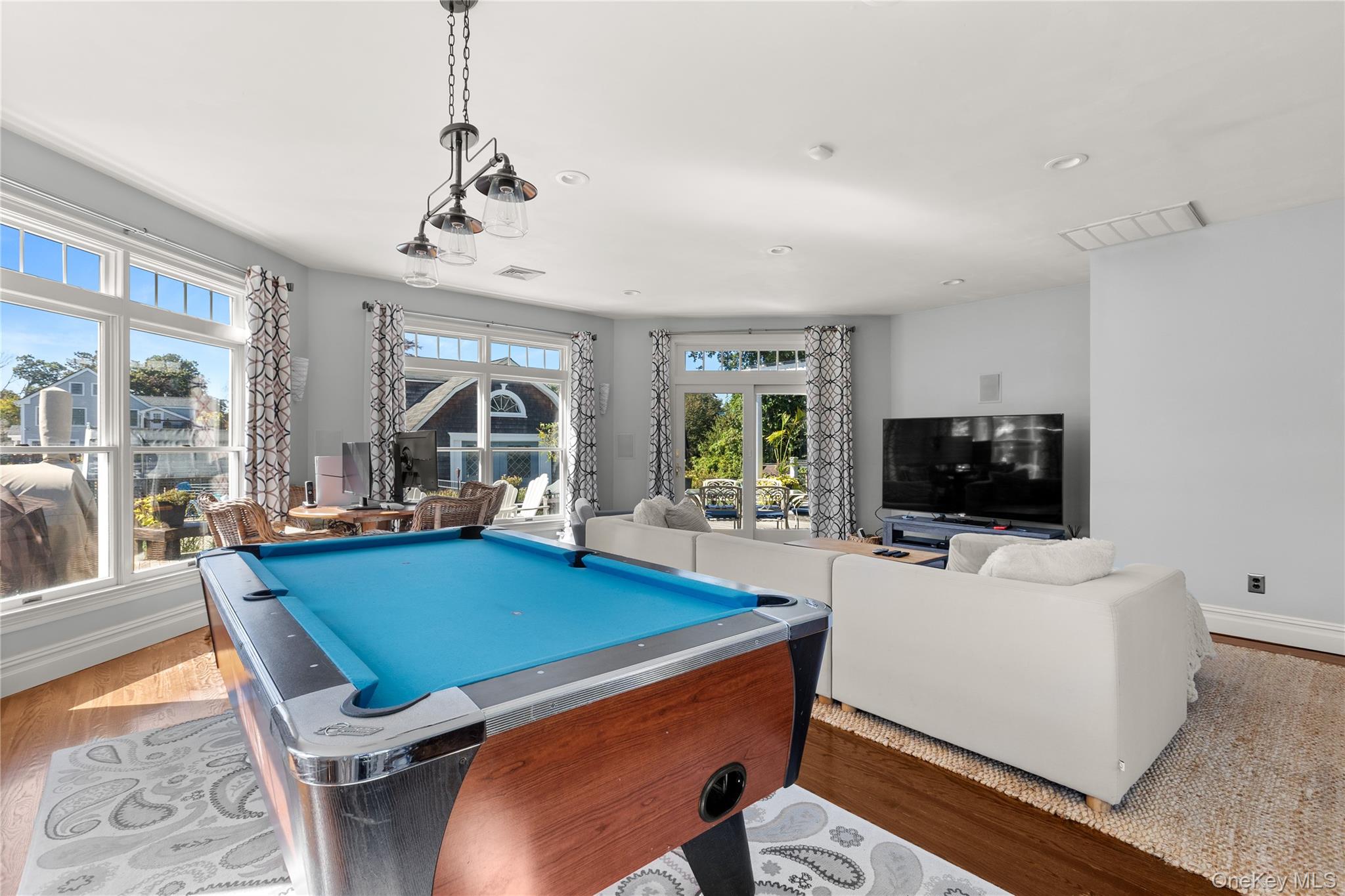 28 S Montgomery Avenue, Bay Shore, NY 11706