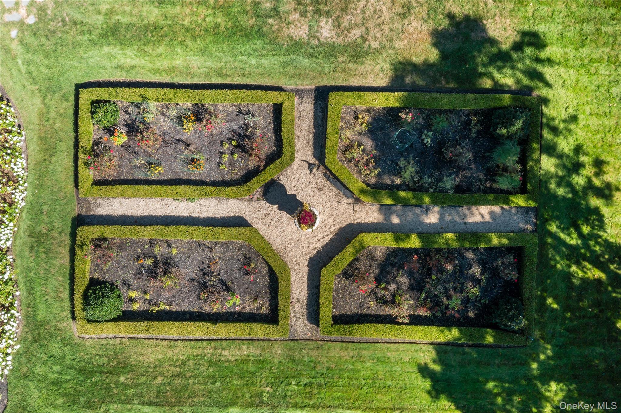 28 S Montgomery Avenue, Bay Shore, NY 11706