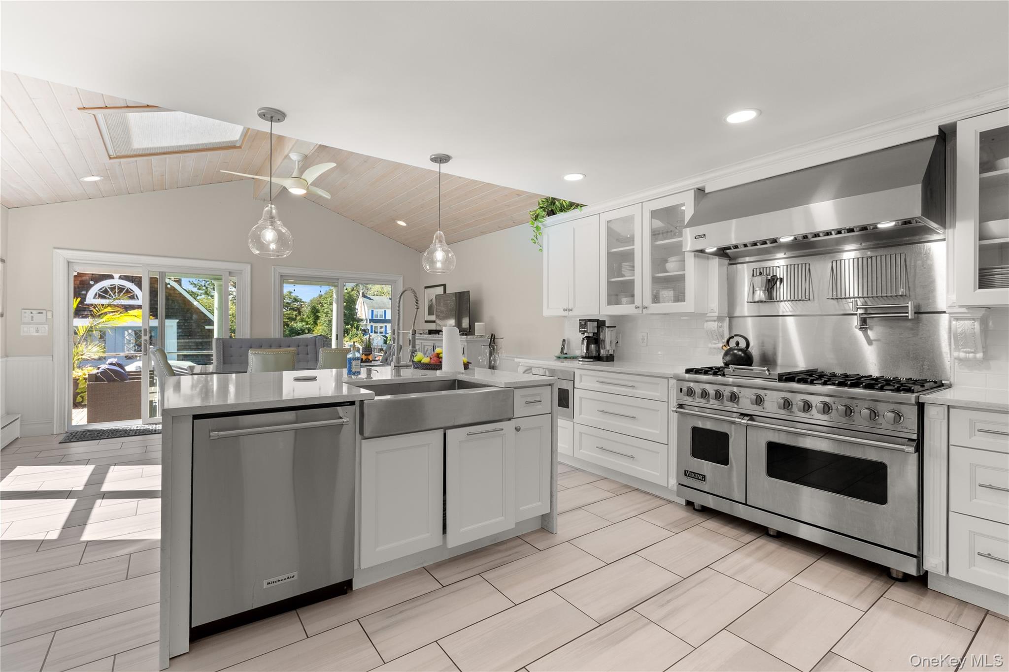 28 S Montgomery Avenue, Bay Shore, NY 11706