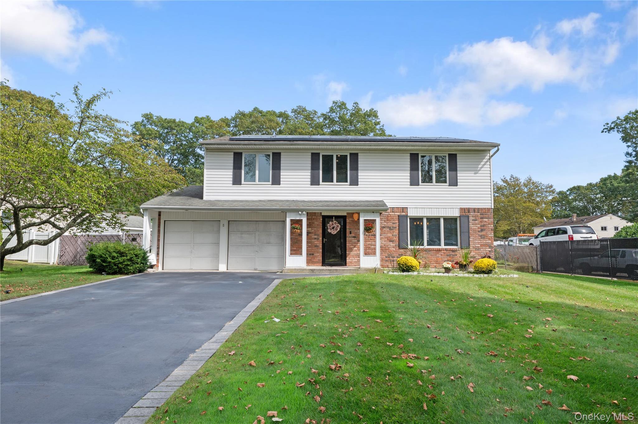 5 Canterbury Drive, Coram, NY 11727