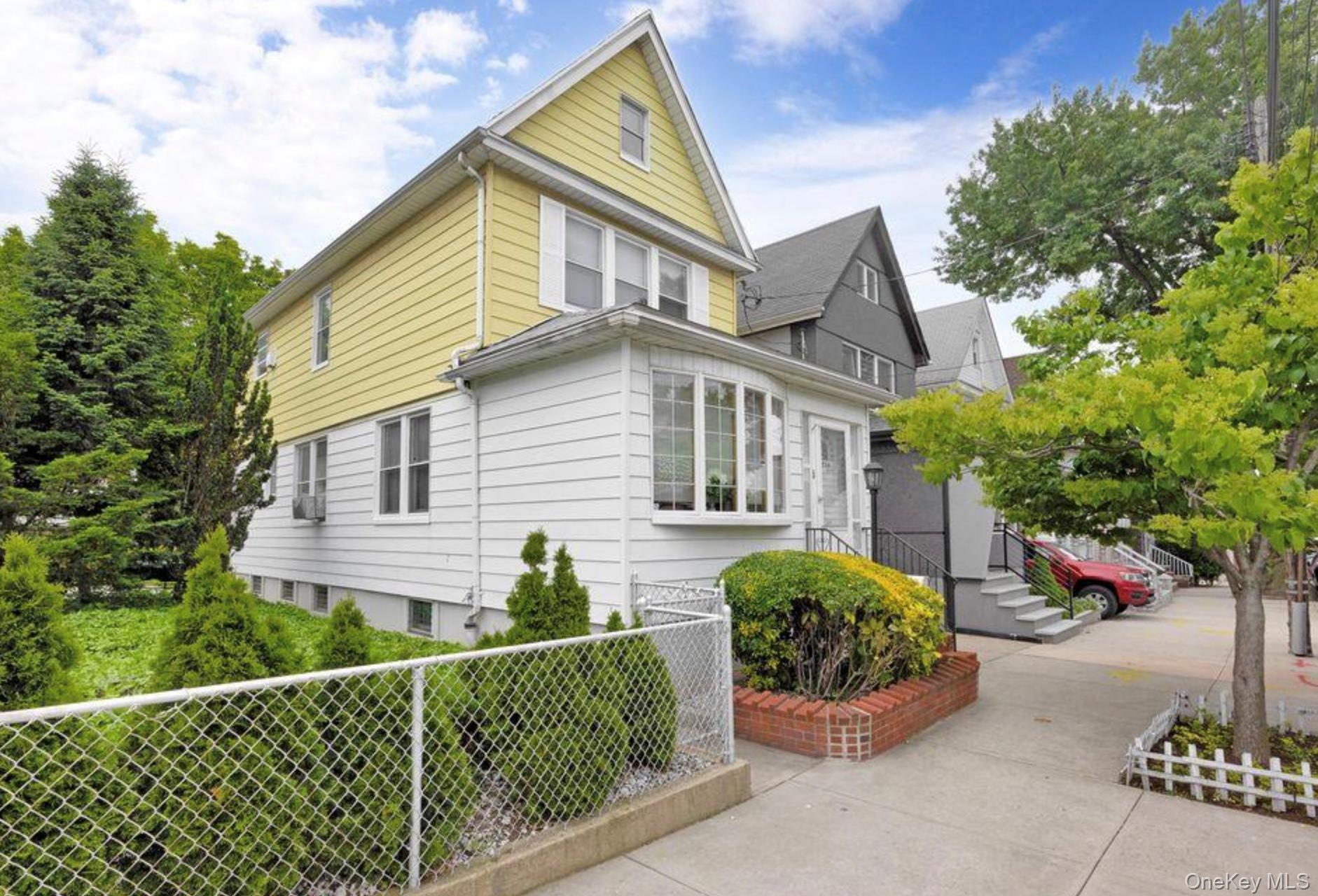 5924 59th Road, Maspeth, NY 11378