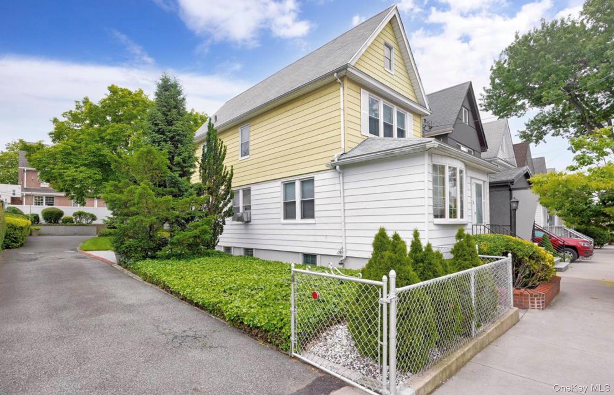 5924 59th Road, Maspeth, NY 11378