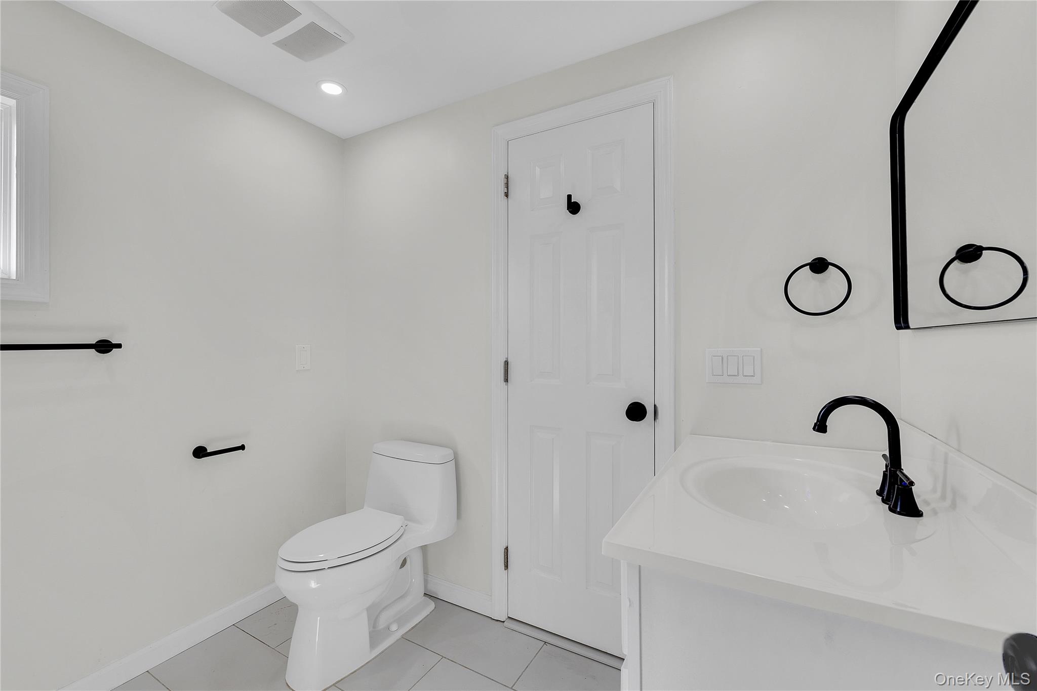 17 Bellport Road, Mastic Beach, NY 11951