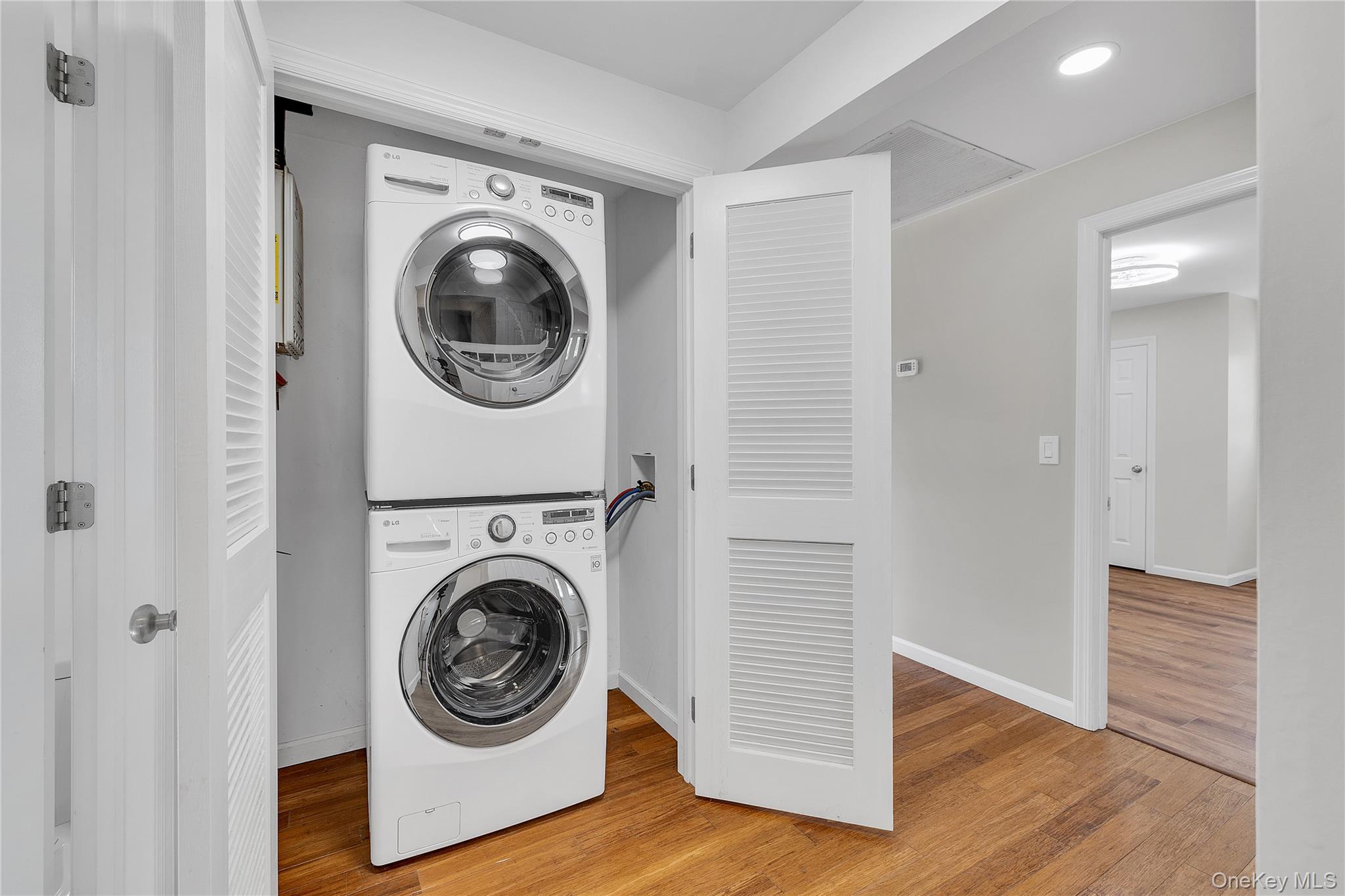 17 Bellport Road, Mastic Beach, NY 11951