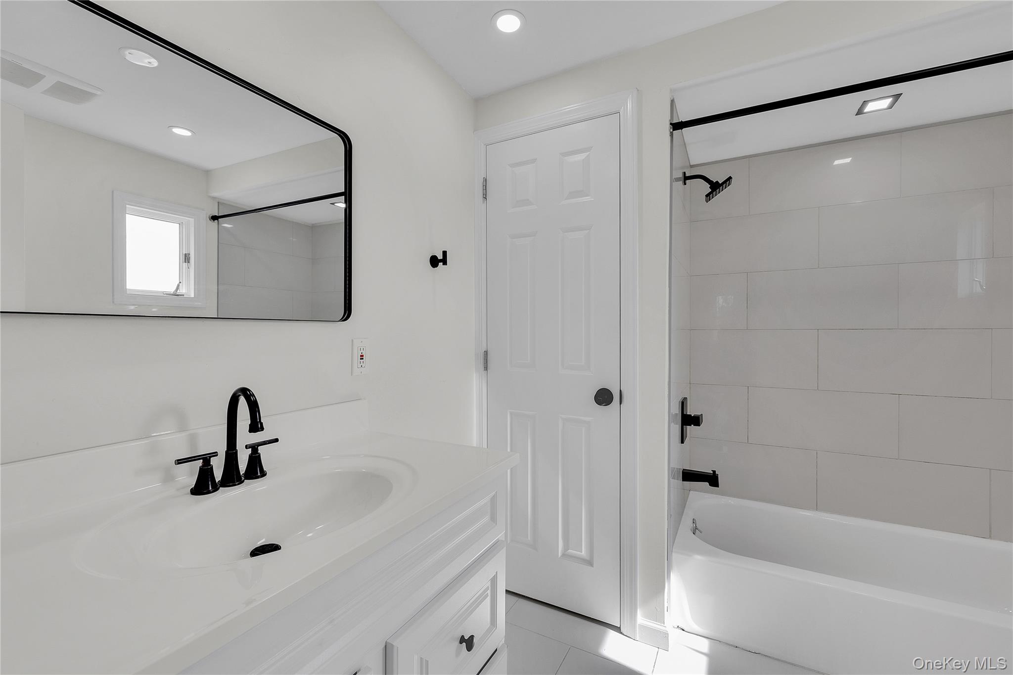 17 Bellport Road, Mastic Beach, NY 11951