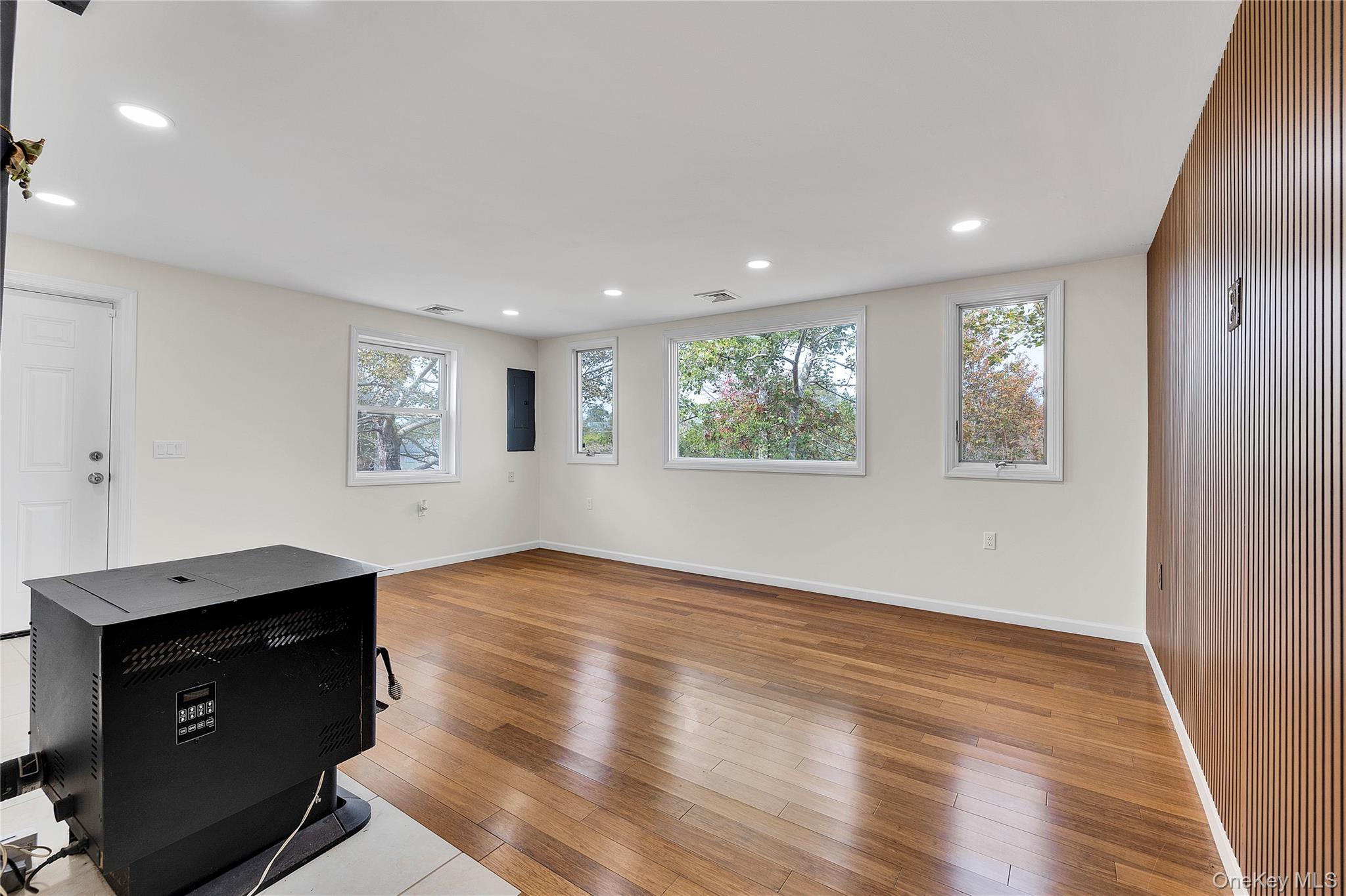 17 Bellport Road, Mastic Beach, NY 11951