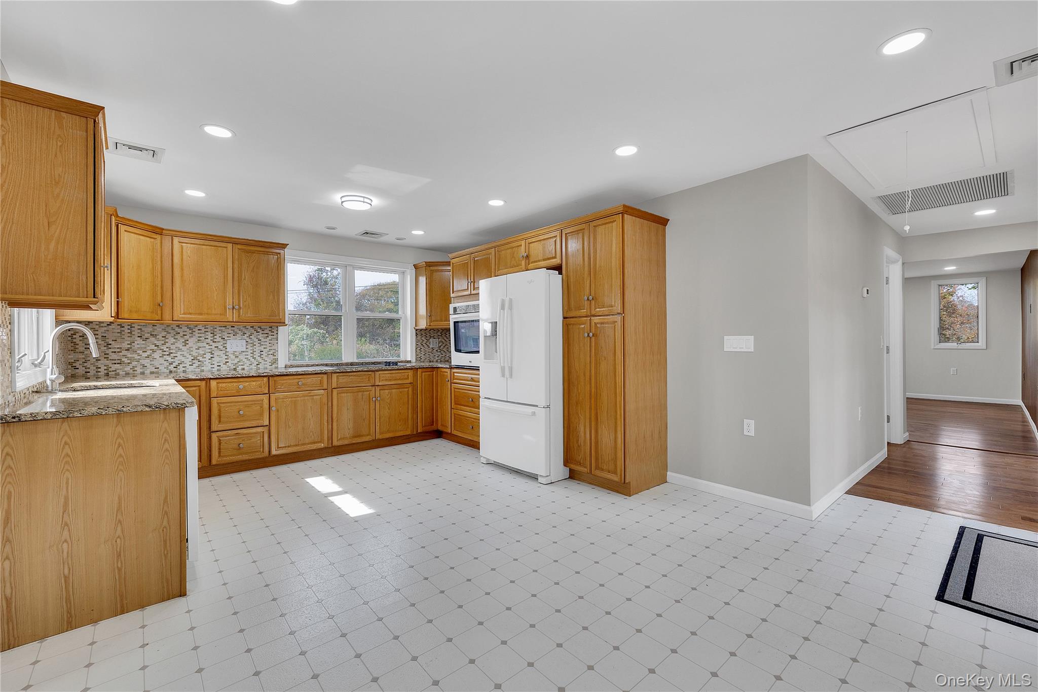 17 Bellport Road, Mastic Beach, NY 11951