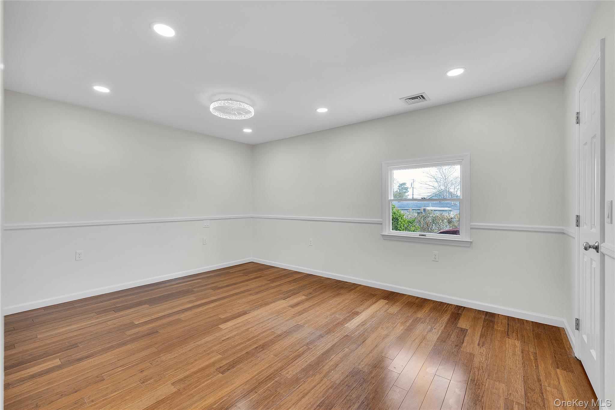 17 Bellport Road, Mastic Beach, NY 11951