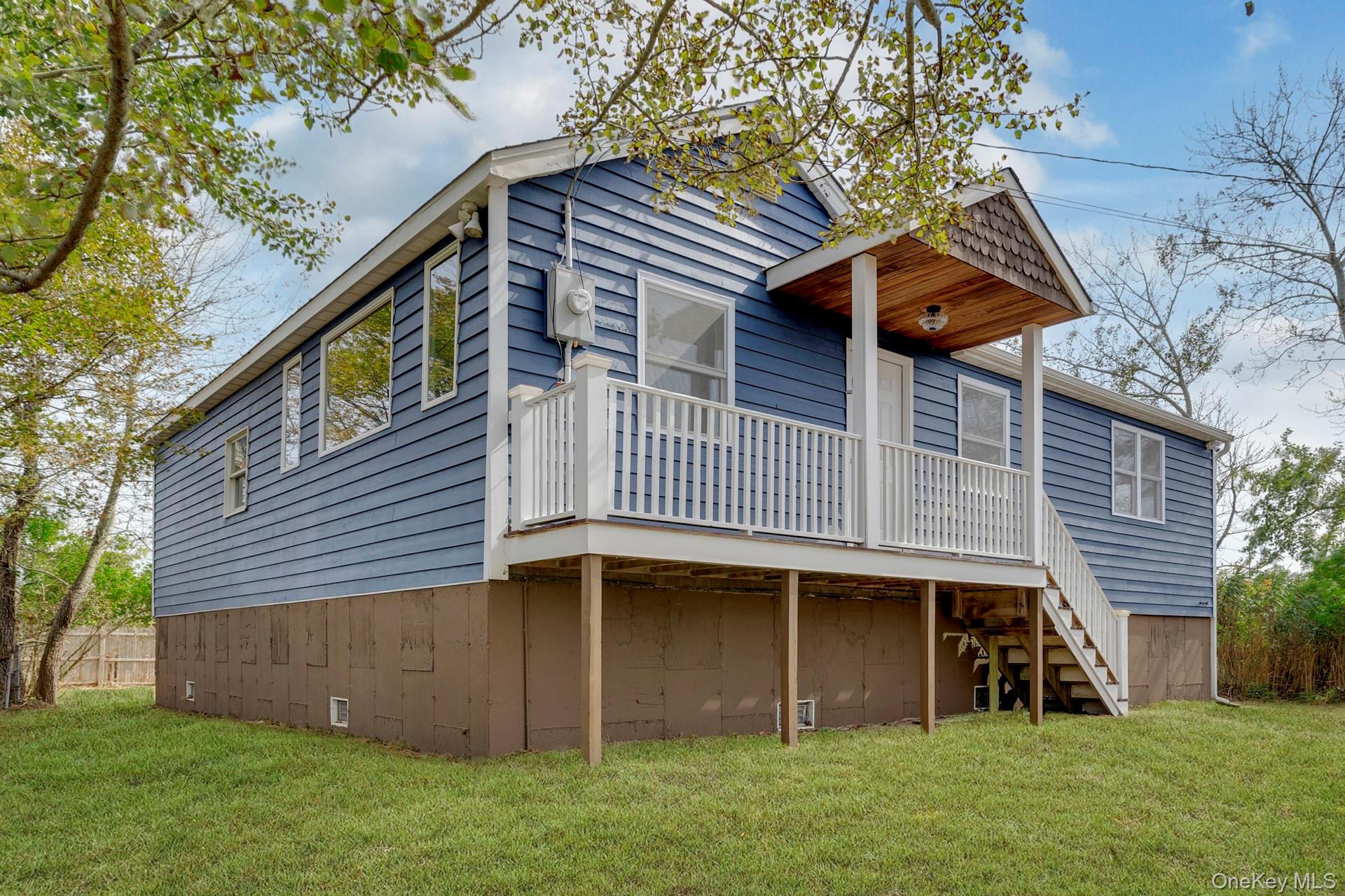 17 Bellport Road, Mastic Beach, NY 11951