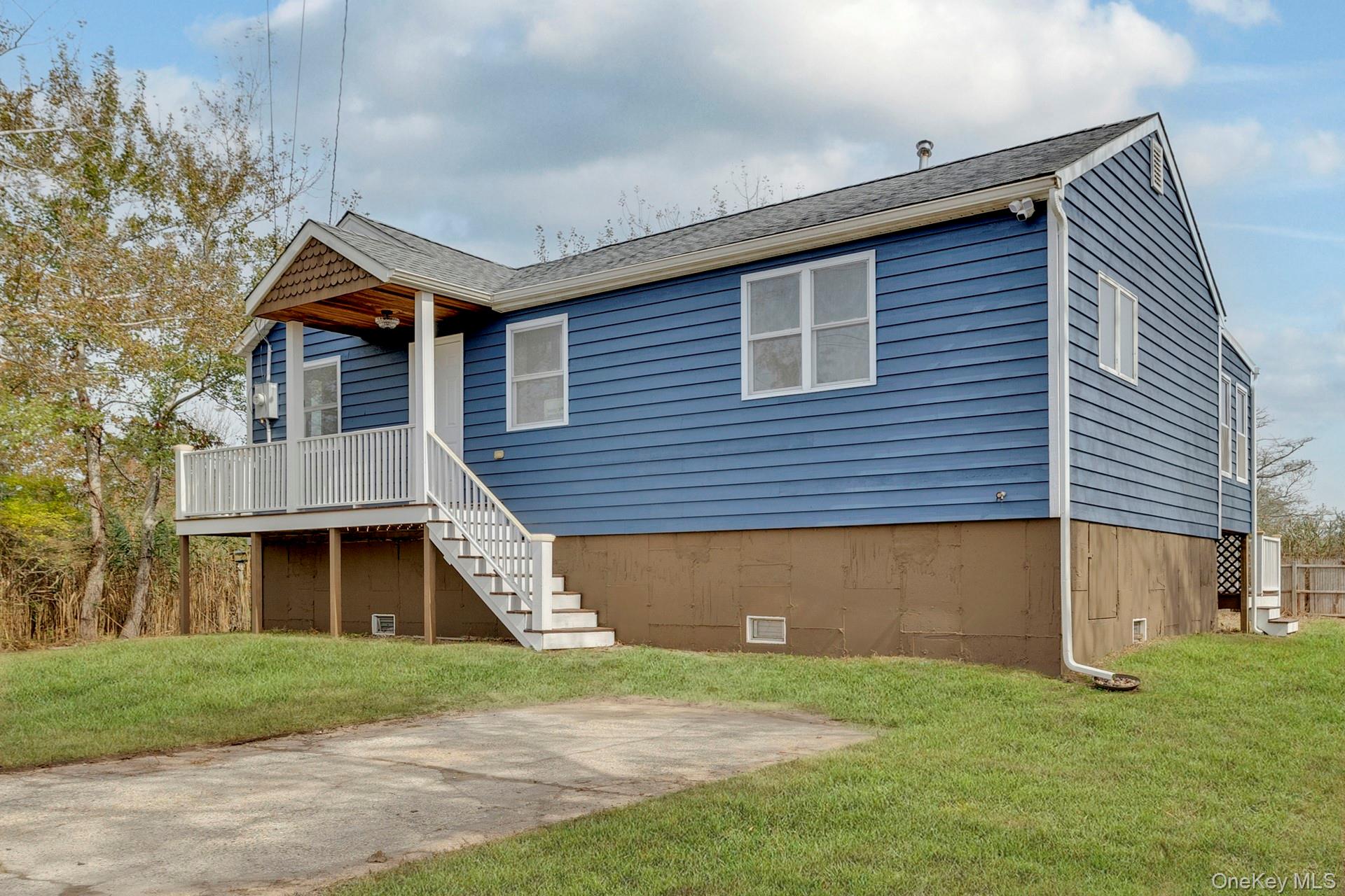 17 Bellport Road, Mastic Beach, NY 11951