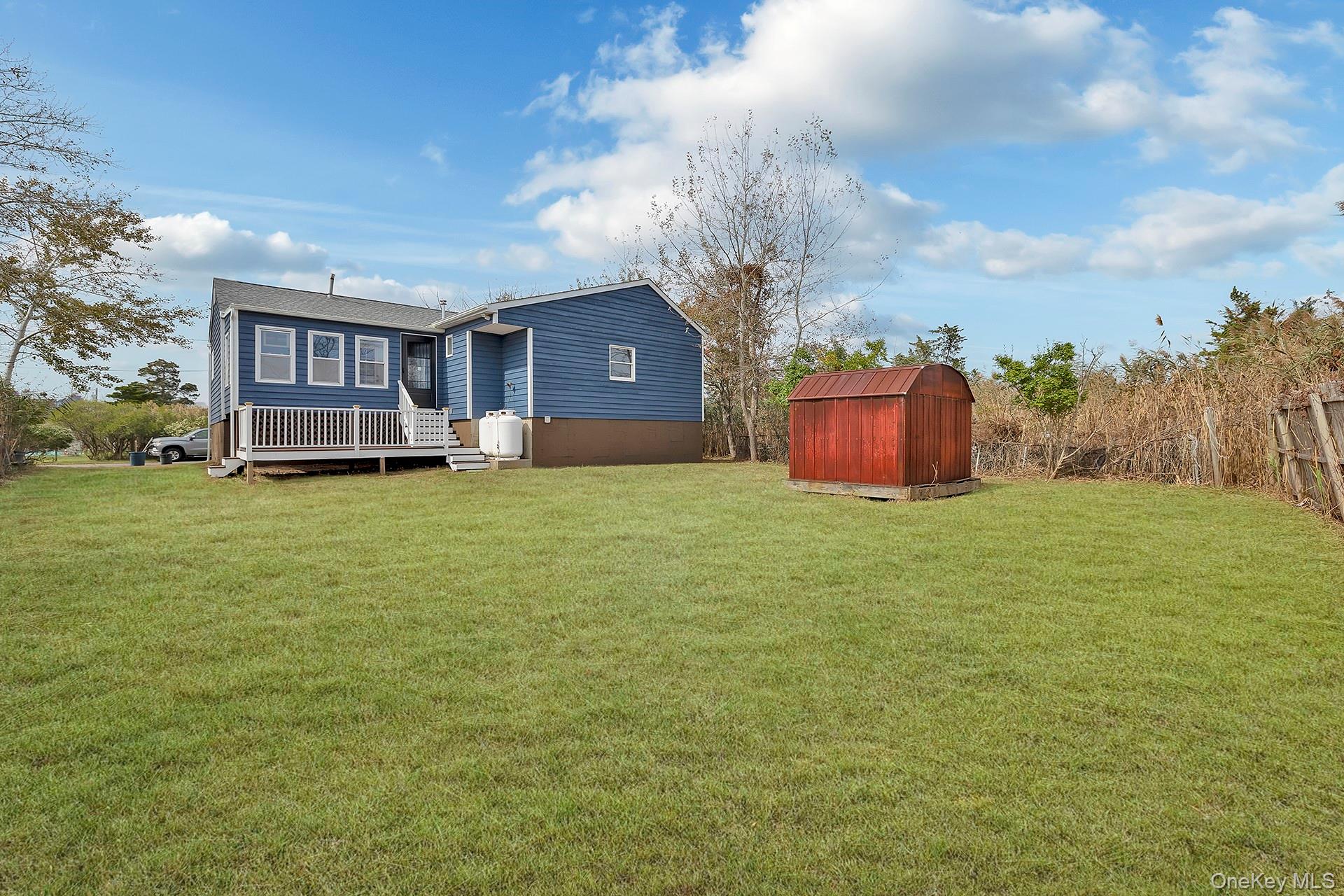 17 Bellport Road, Mastic Beach, NY 11951