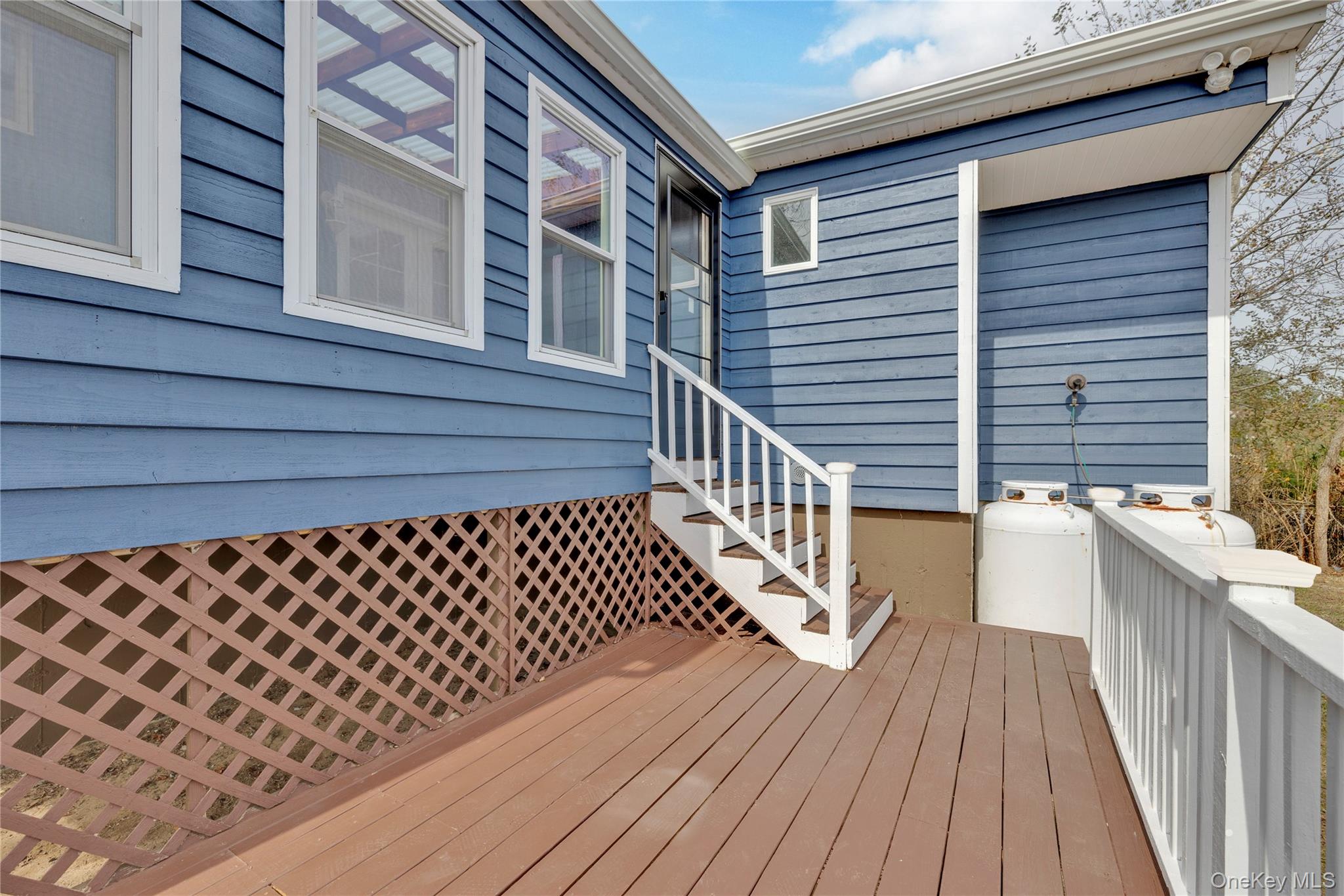 17 Bellport Road, Mastic Beach, NY 11951