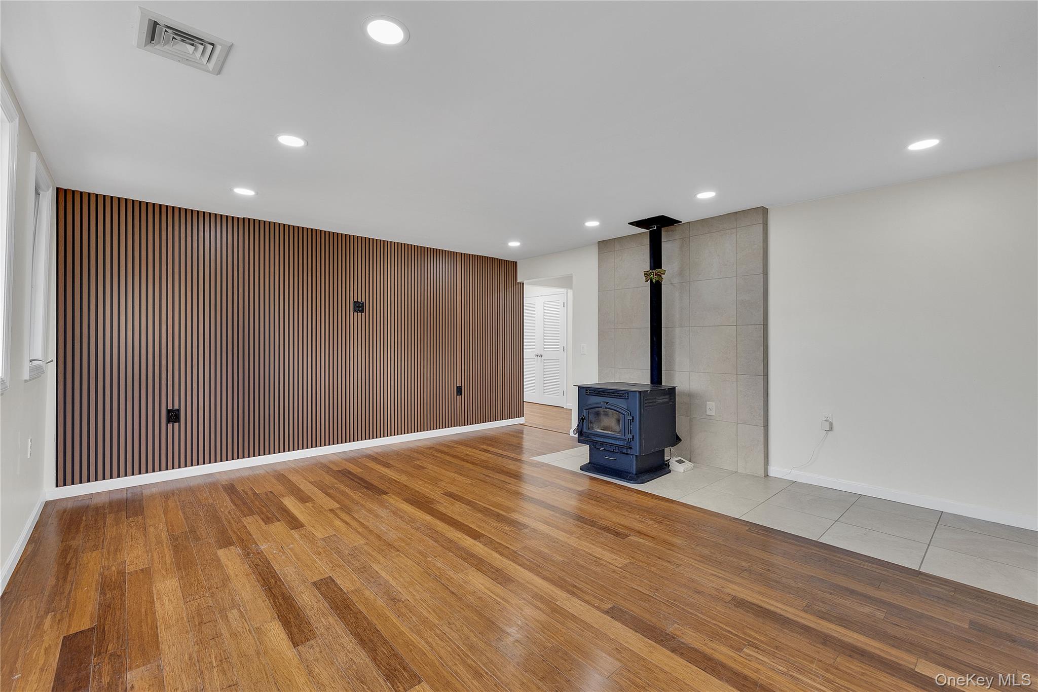 17 Bellport Road, Mastic Beach, NY 11951