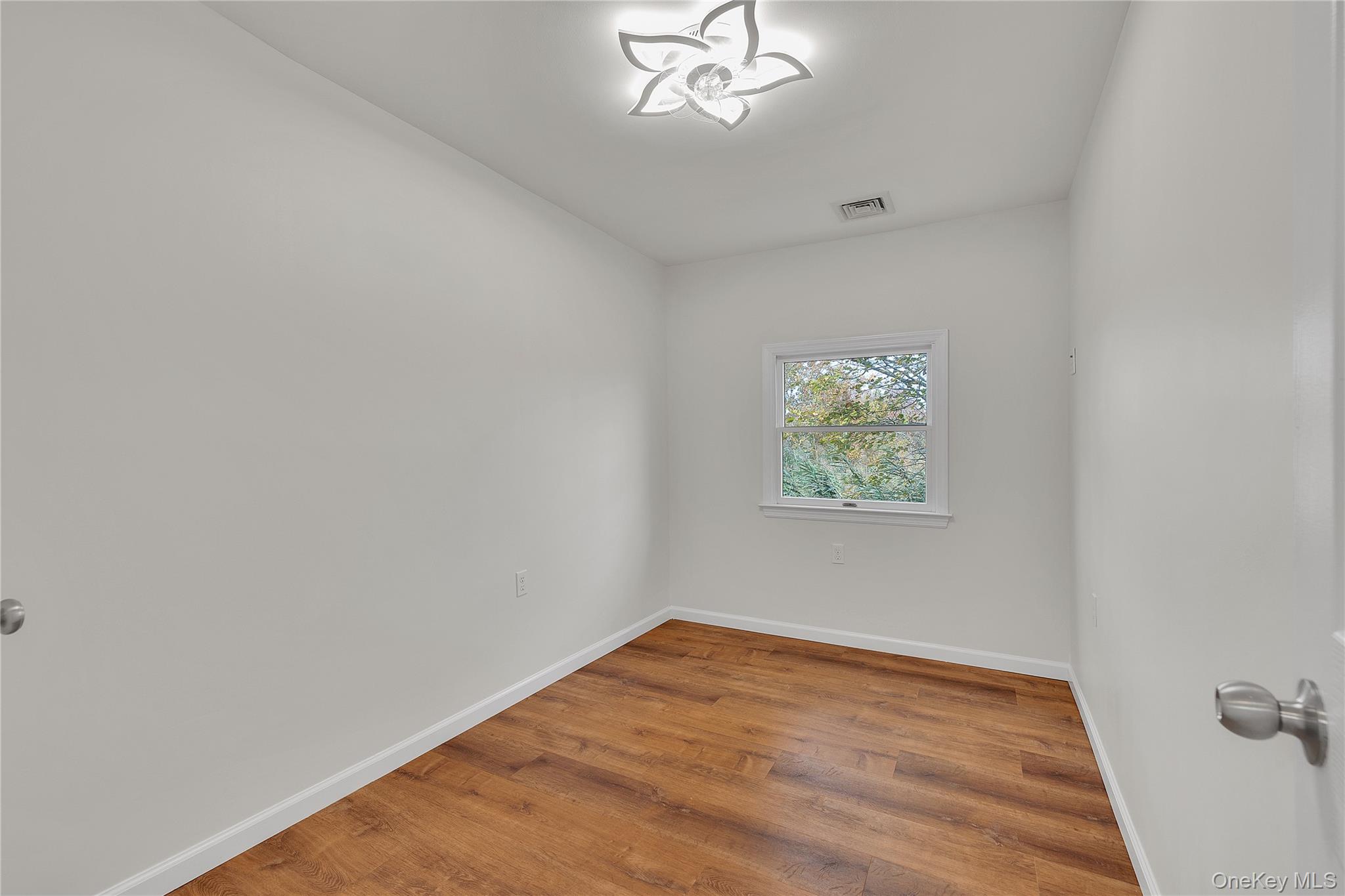 17 Bellport Road, Mastic Beach, NY 11951