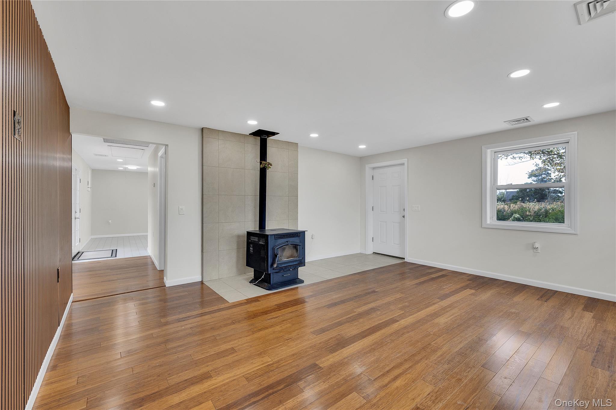 17 Bellport Road, Mastic Beach, NY 11951