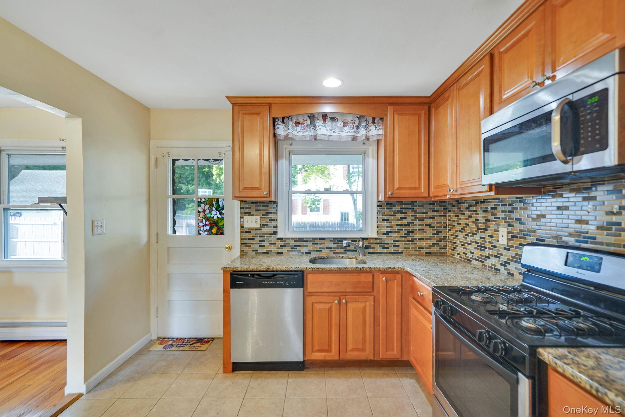 3 Radburn Lane, Port Jefferson Station, NY 11776