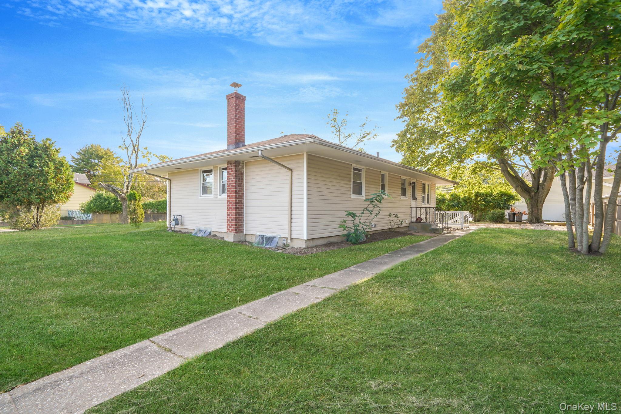 3 Radburn Lane, Port Jefferson Station, NY 11776