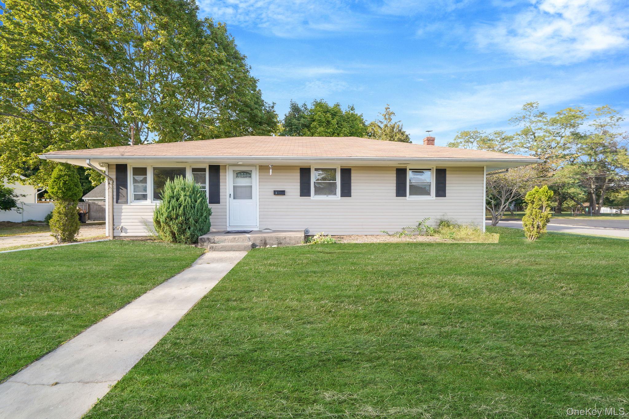 3 Radburn Lane, Port Jefferson Station, NY 11776