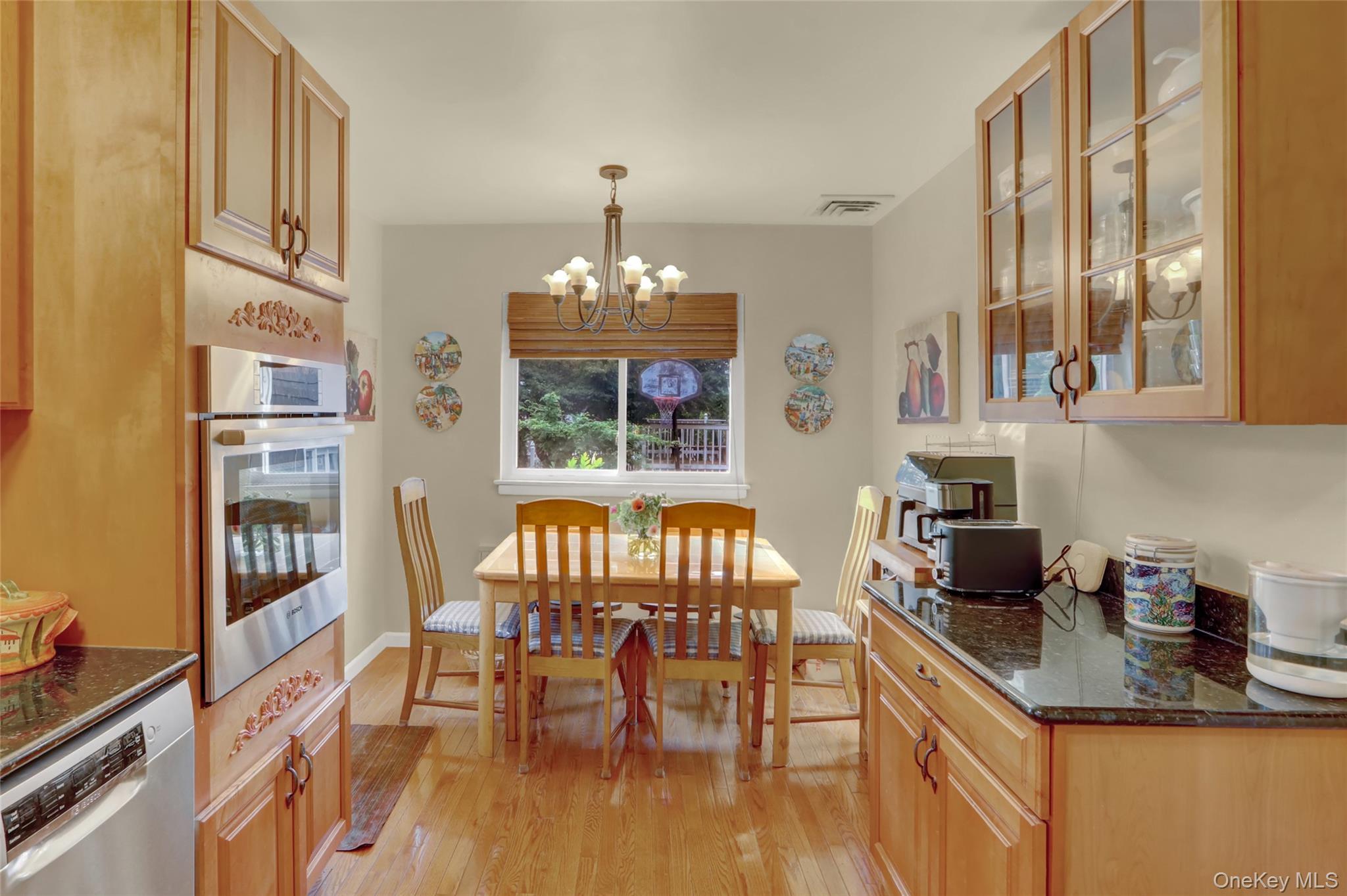 64 South Street, East Hills, NY 11577