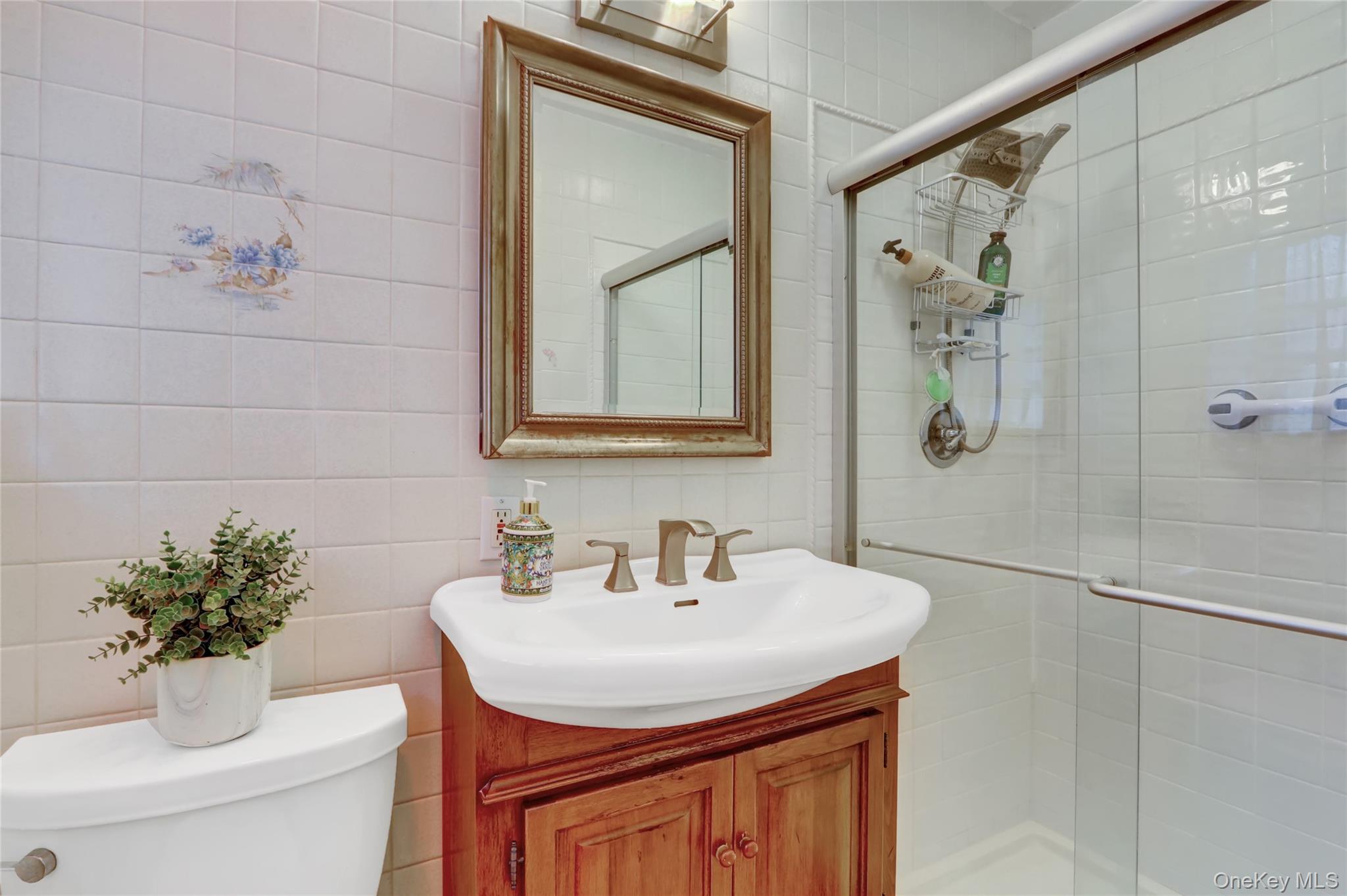 64 South Street, East Hills, NY 11577