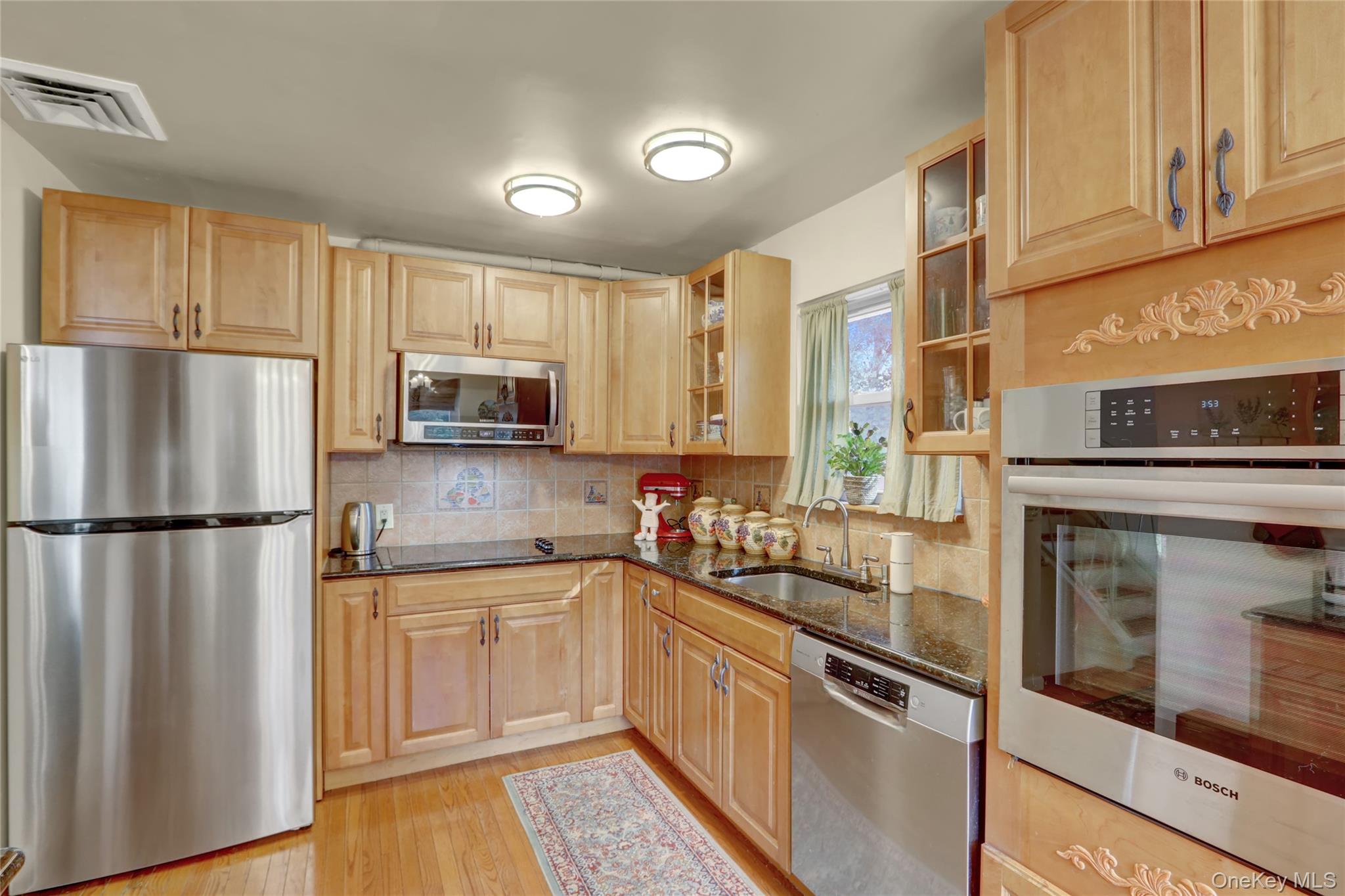 64 South Street, East Hills, NY 11577