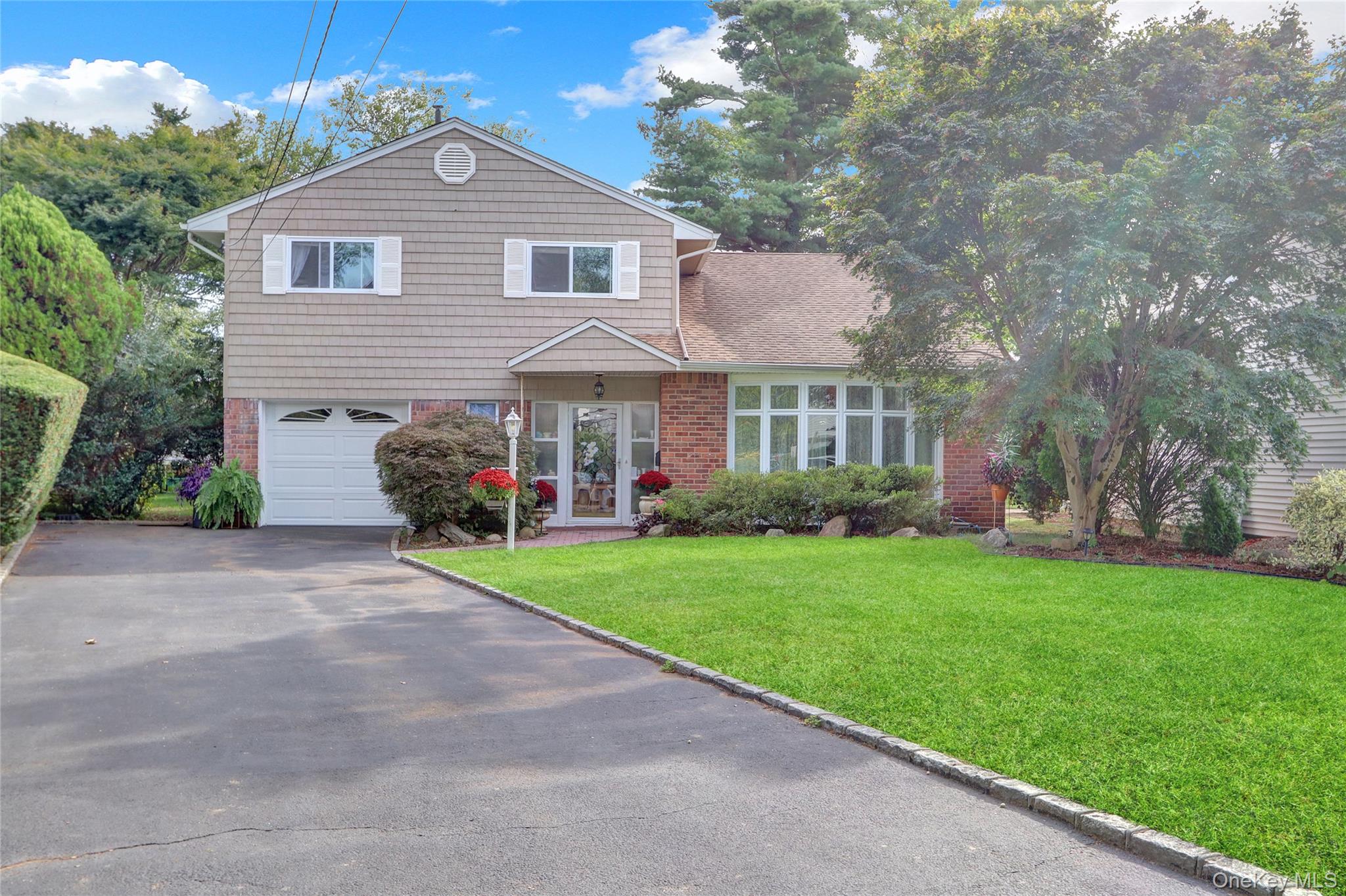 64 South Street, East Hills, NY 11577