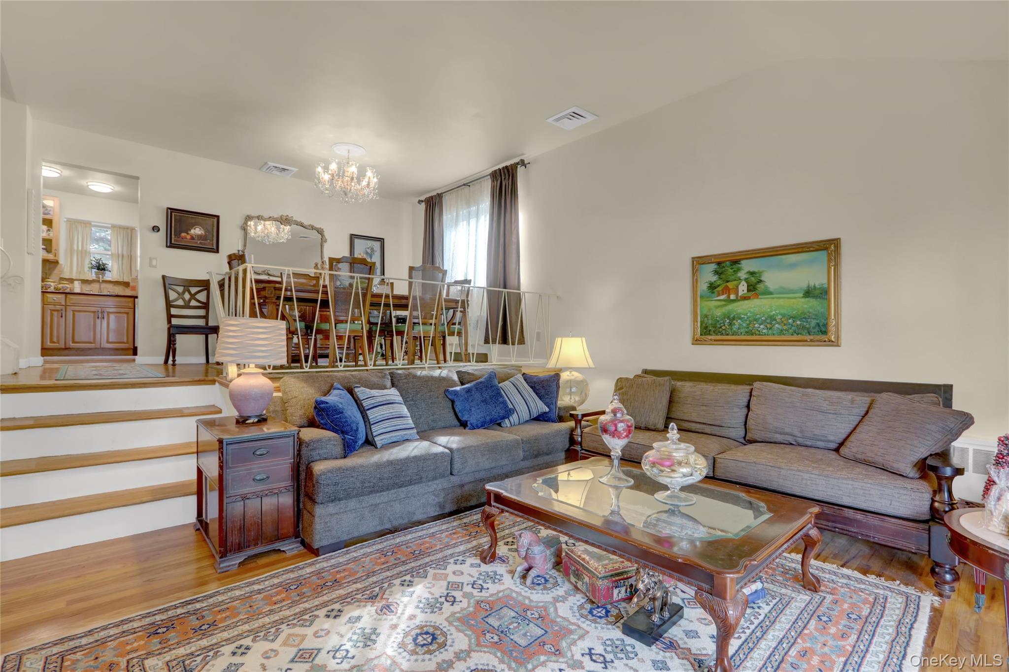 64 South Street, East Hills, NY 11577