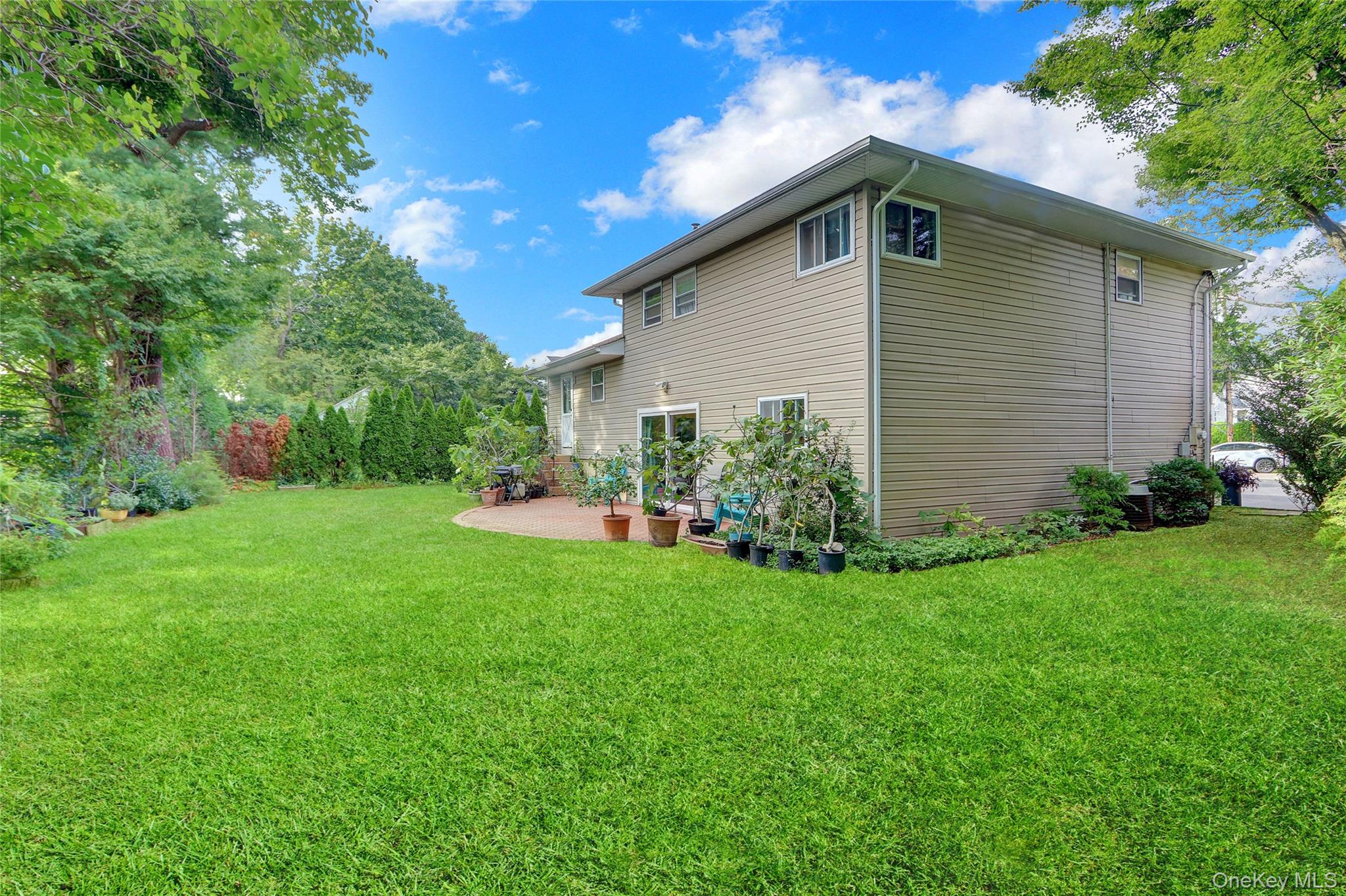 64 South Street, East Hills, NY 11577