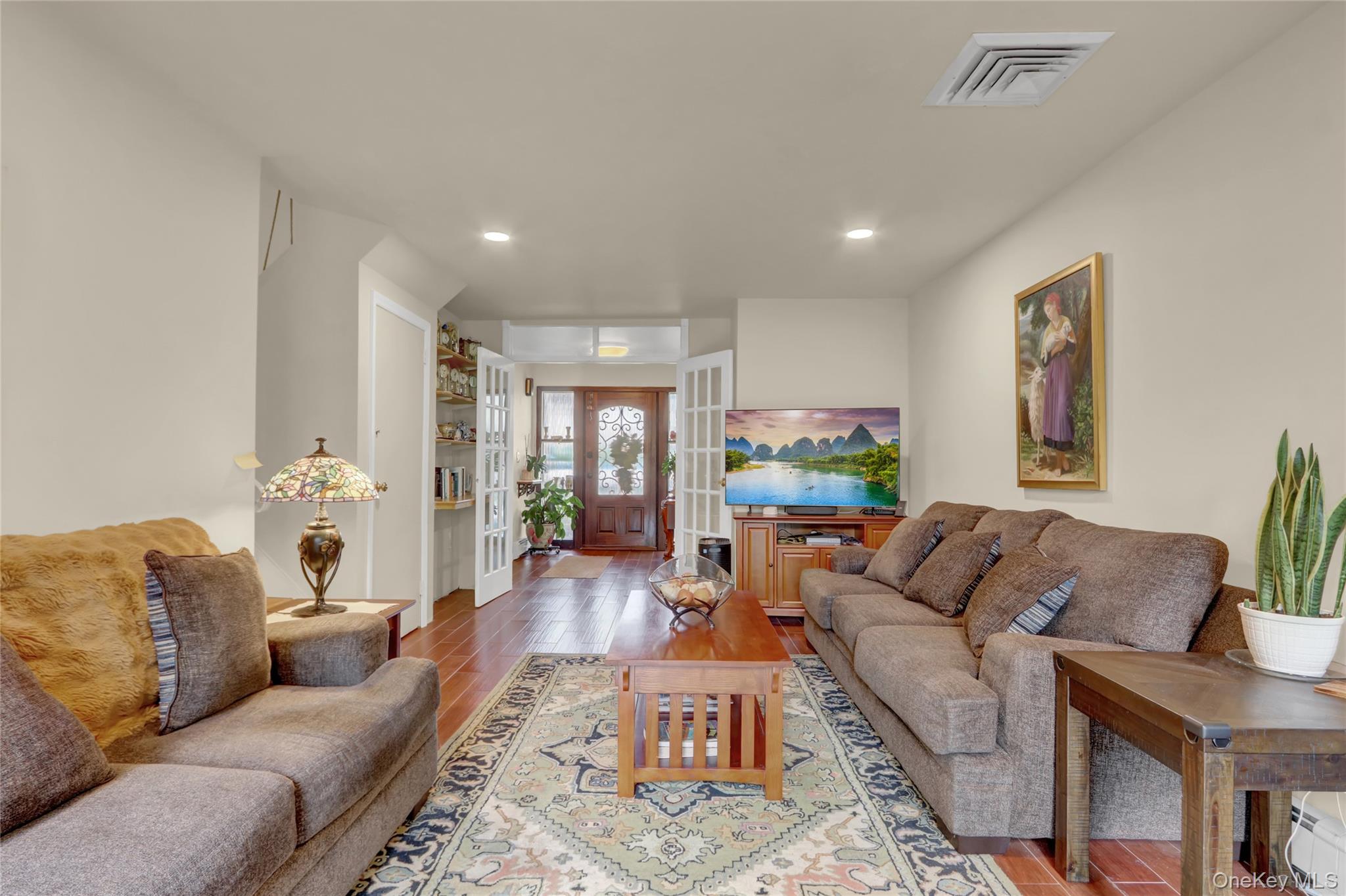 64 South Street, East Hills, NY 11577