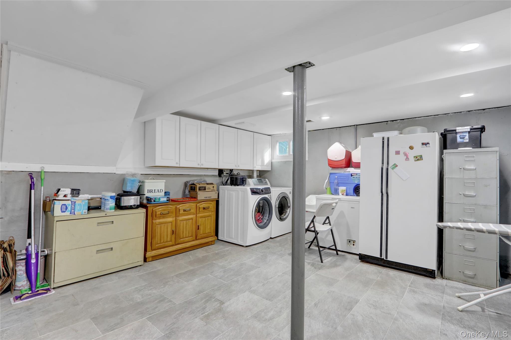 64 South Street, East Hills, NY 11577