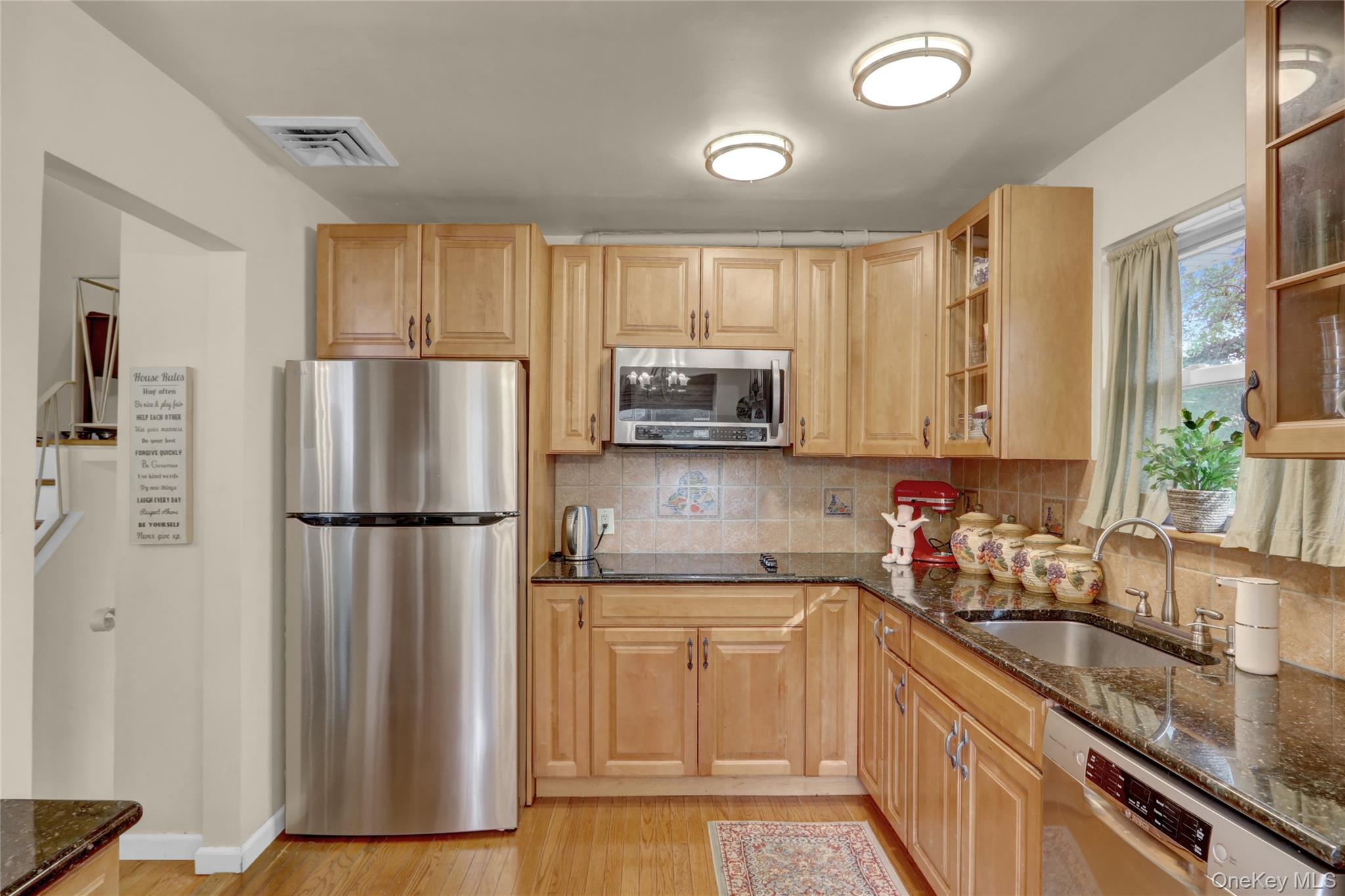 64 South Street, East Hills, NY 11577